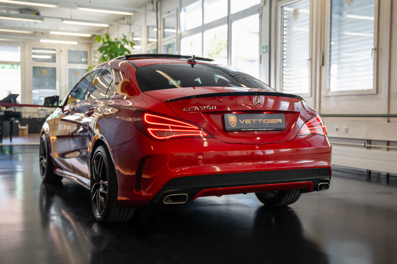 MERCEDES-BENZ CLA 250 AMG Line 7G-DCT 4Matic-image-3