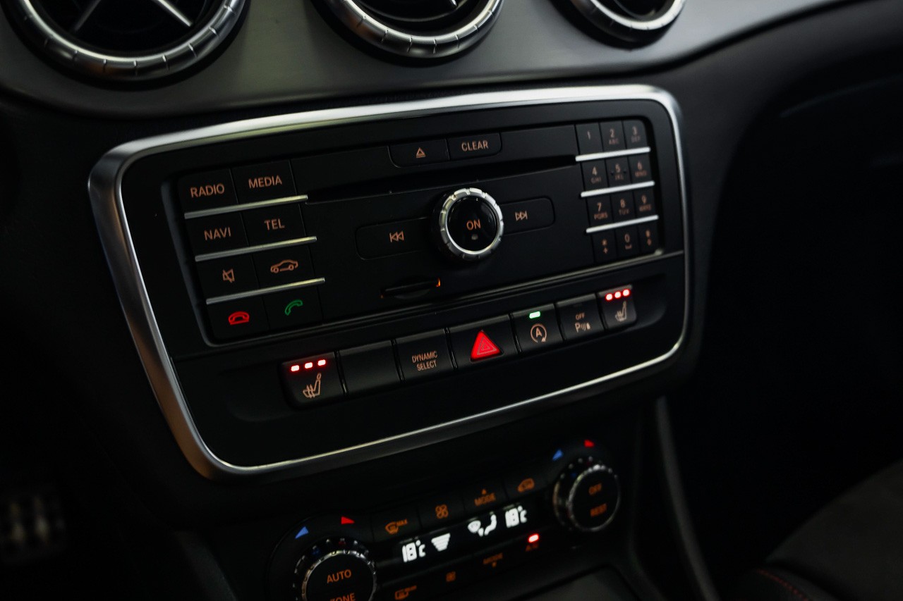 MERCEDES-BENZ CLA 250 AMG Line 7G-DCT 4Matic-image-24