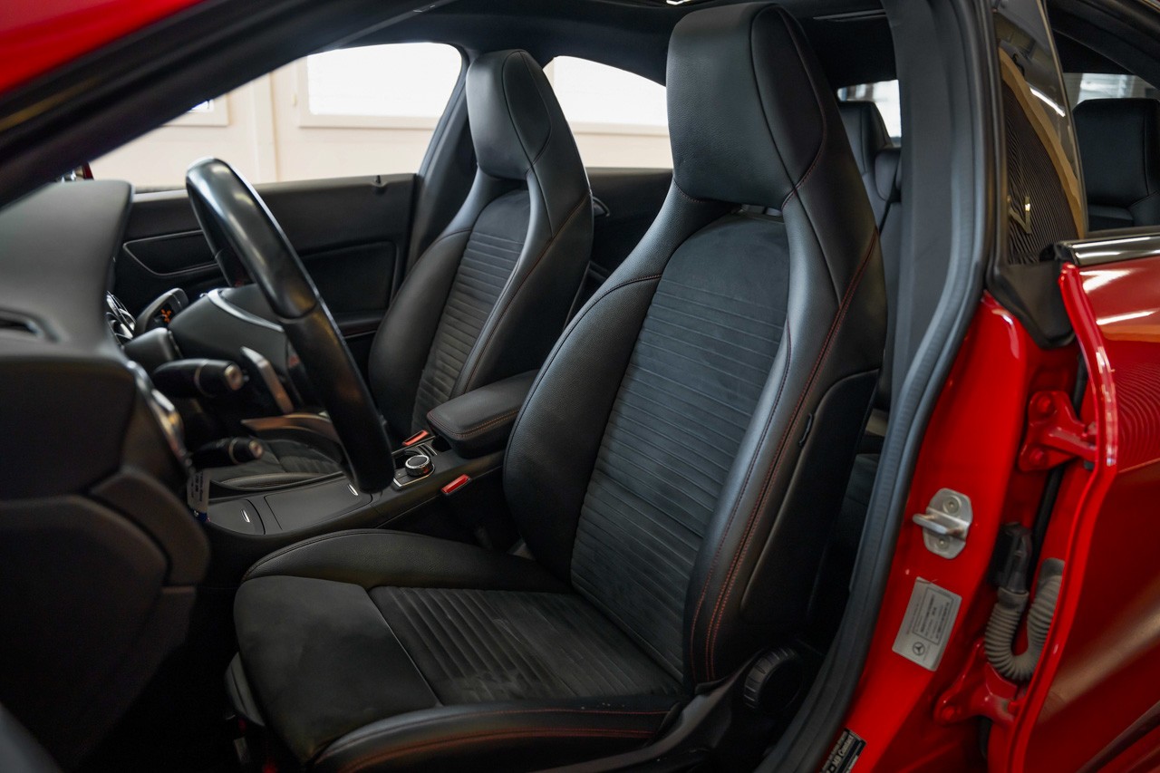 MERCEDES-BENZ CLA 250 AMG Line 7G-DCT 4Matic-image-12