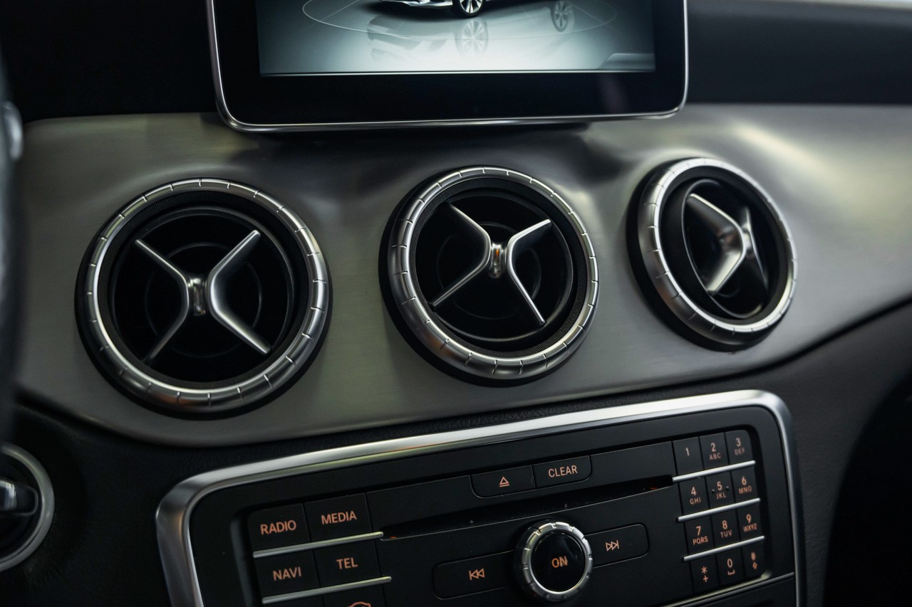 MERCEDES-BENZ CLA 250 AMG Line 7G-DCT 4Matic-image-23