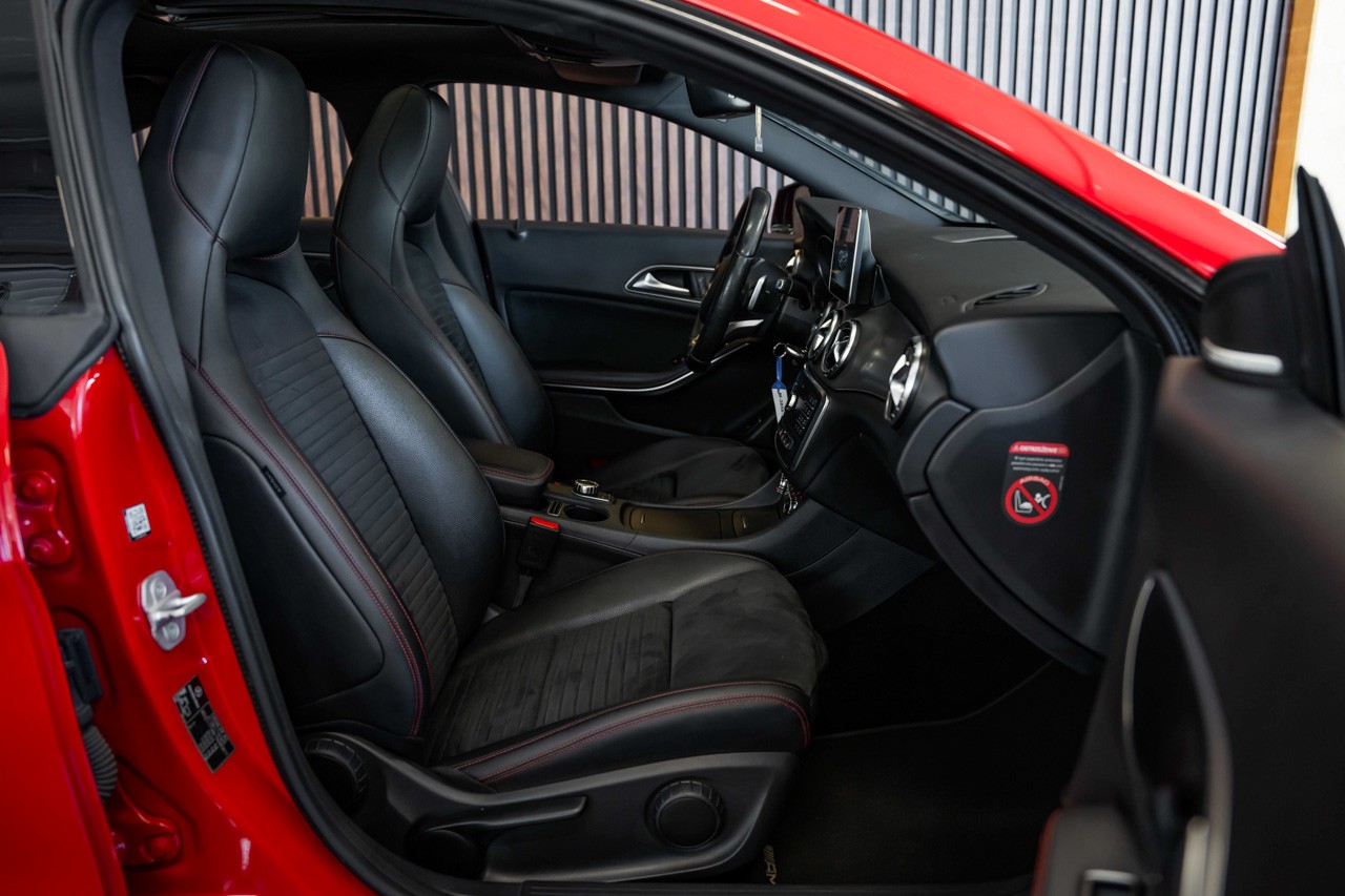 MERCEDES-BENZ CLA 250 AMG Line 7G-DCT 4Matic-image-14