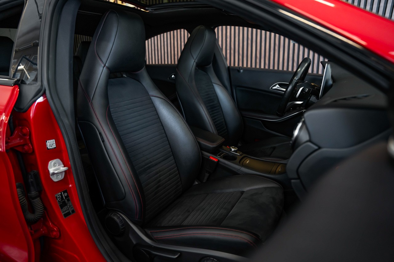 MERCEDES-BENZ CLA 250 AMG Line 7G-DCT 4Matic-image-15