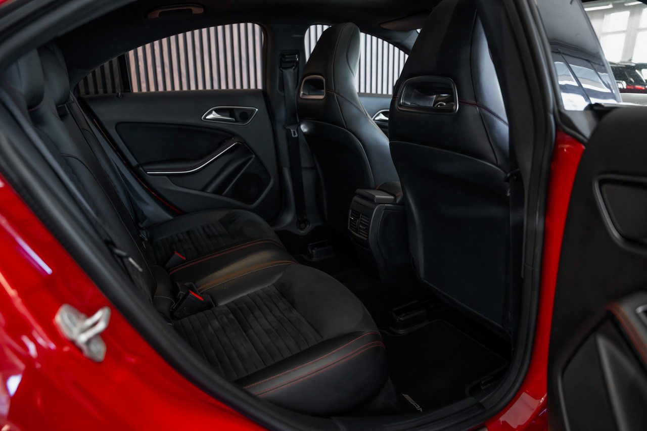MERCEDES-BENZ CLA 250 AMG Line 7G-DCT 4Matic-image-18