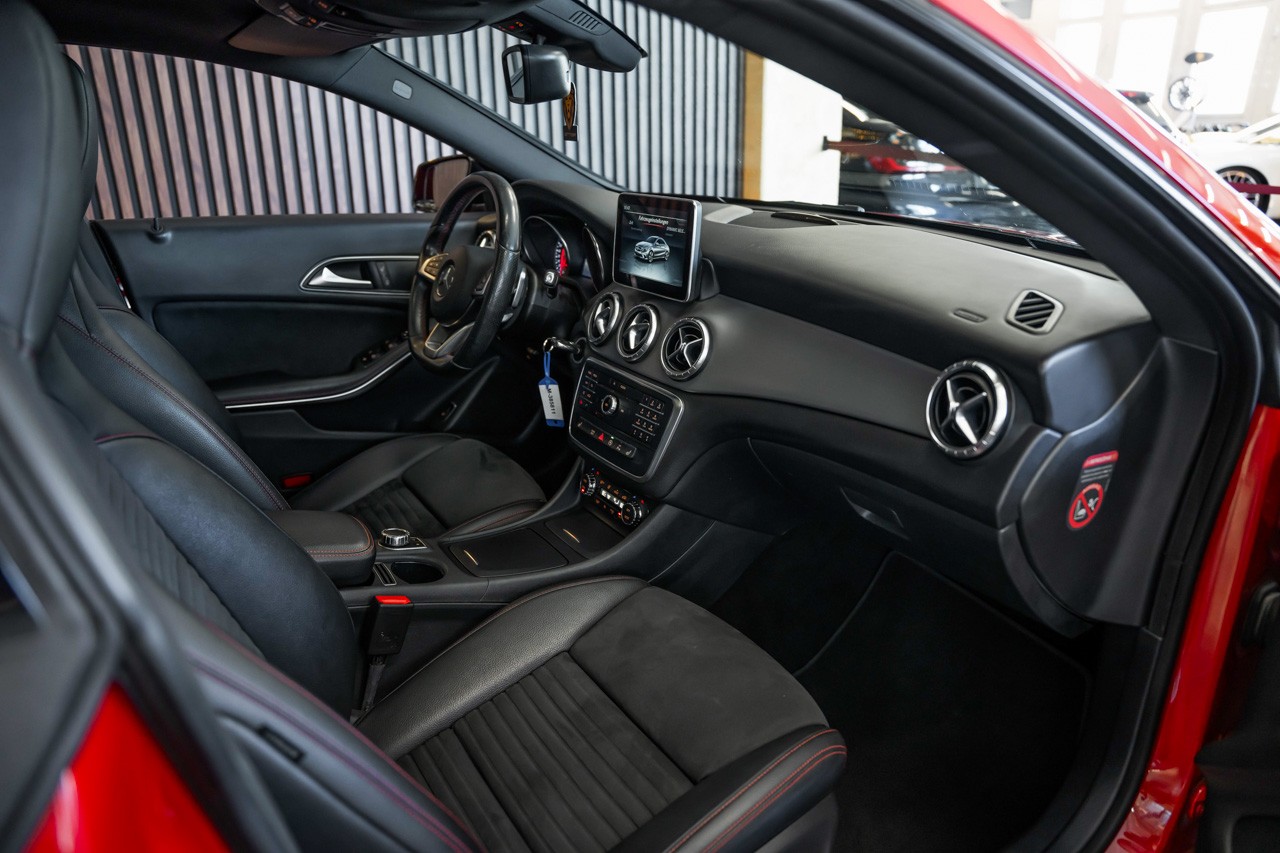 MERCEDES-BENZ CLA 250 AMG Line 7G-DCT 4Matic-image-13
