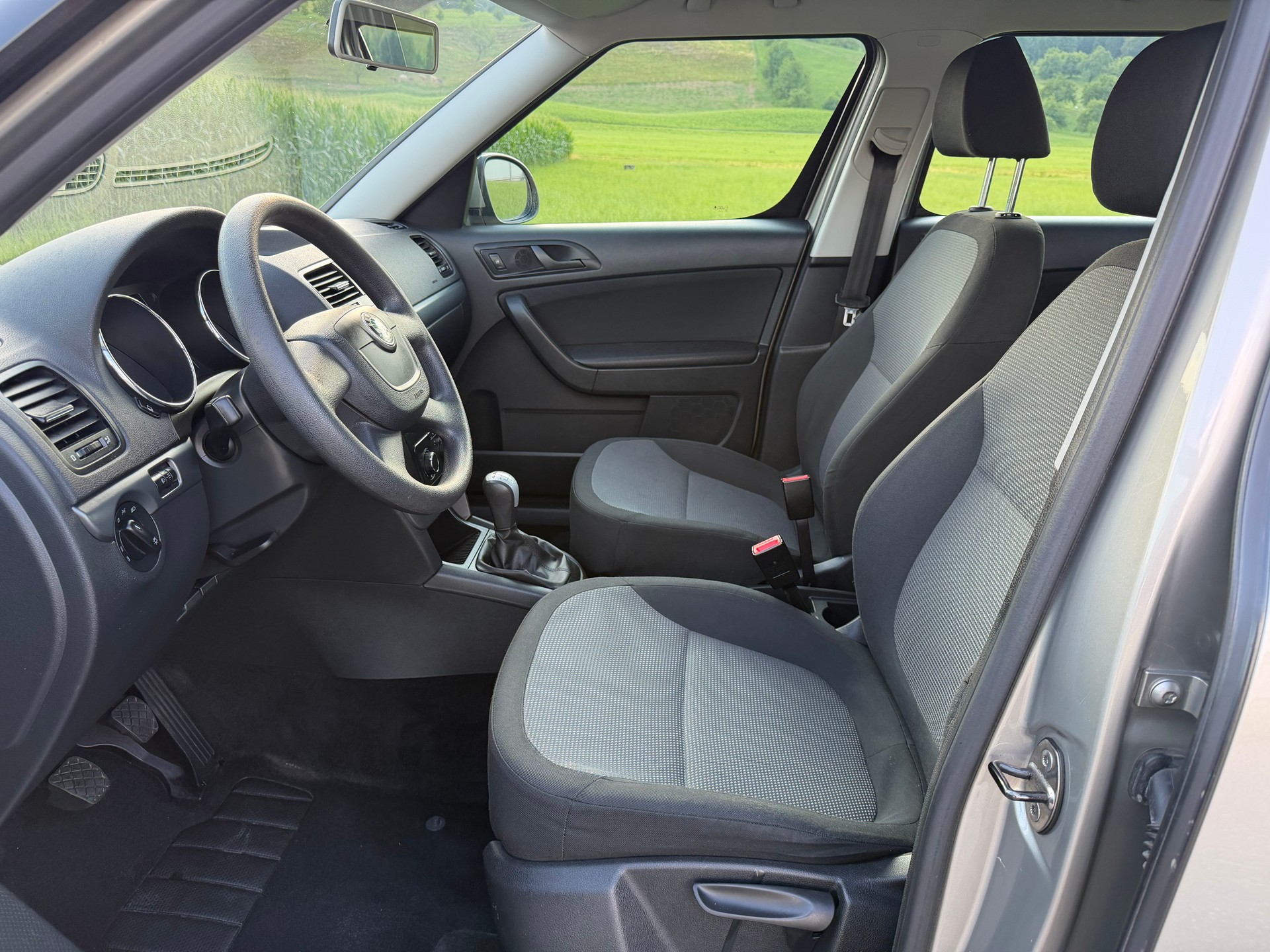 SKODA Yeti 1.8 TSI Experience 4x4-image-7