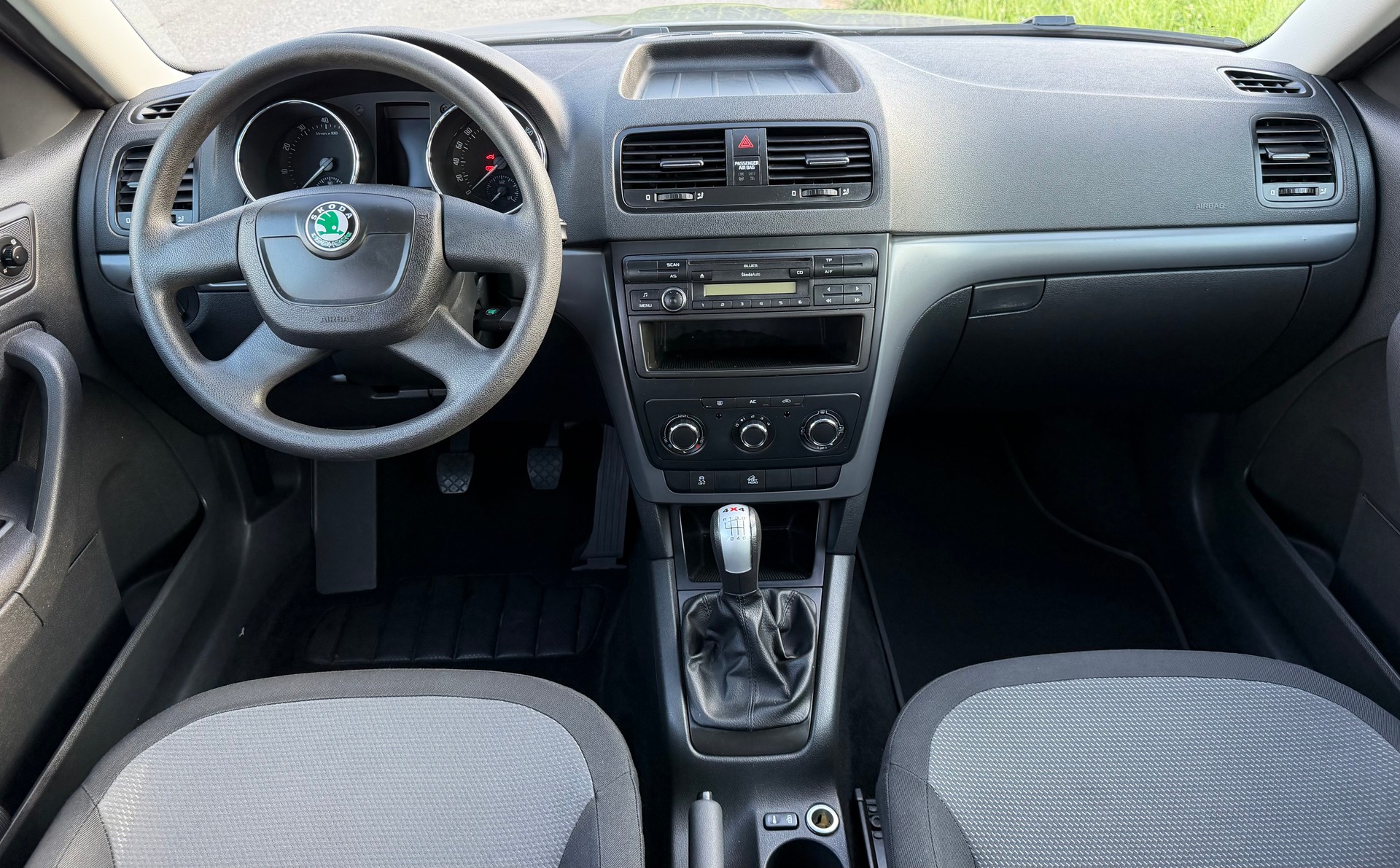 SKODA Yeti 1.8 TSI Experience 4x4-image-12