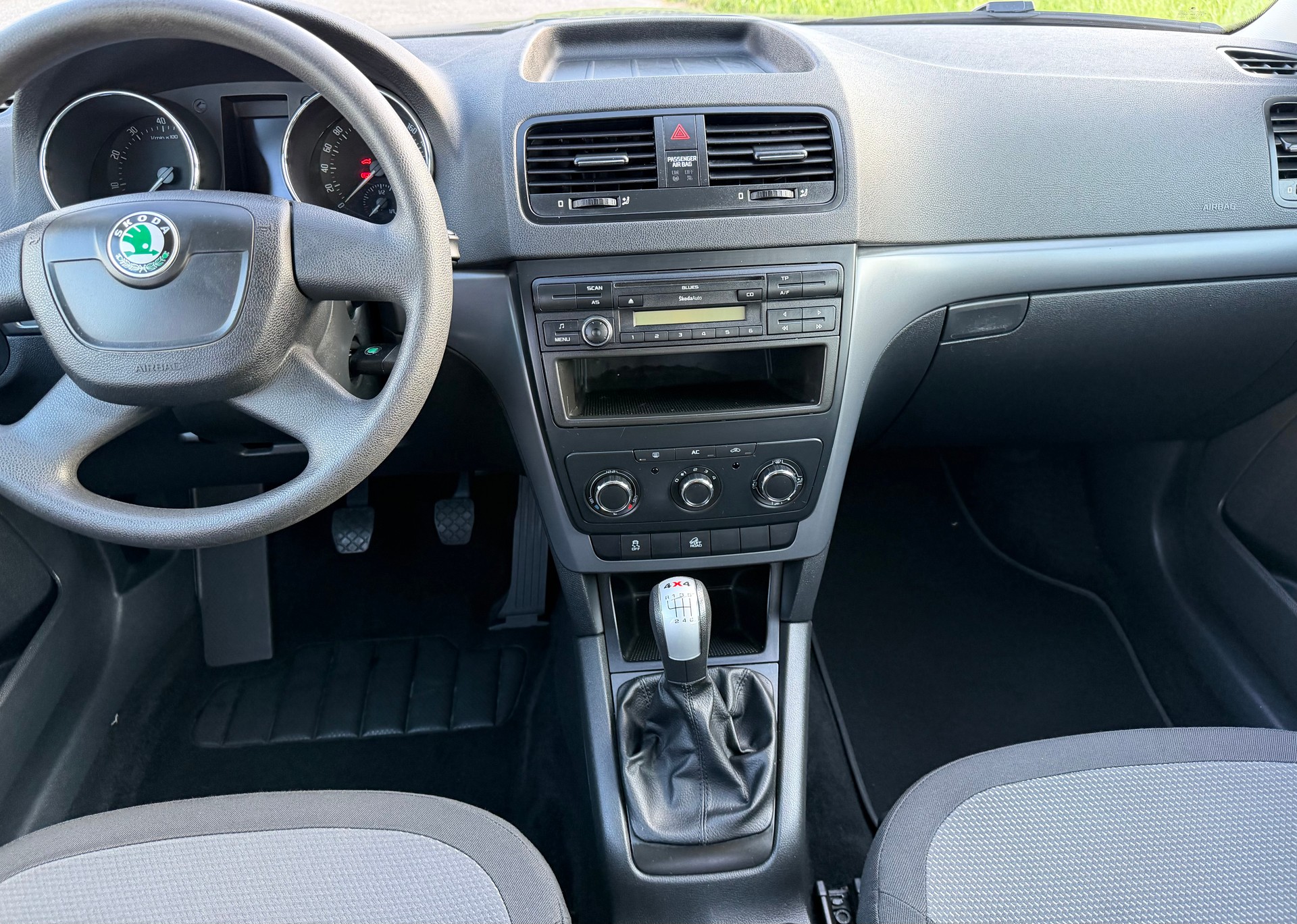 SKODA Yeti 1.8 TSI Experience 4x4-image-14