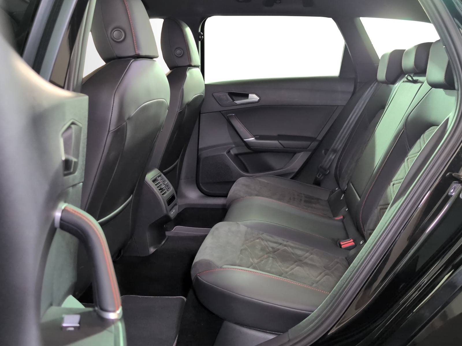 SEAT Leon ST 1.4 eHybrid pHEV DSG Hola FR-image-7
