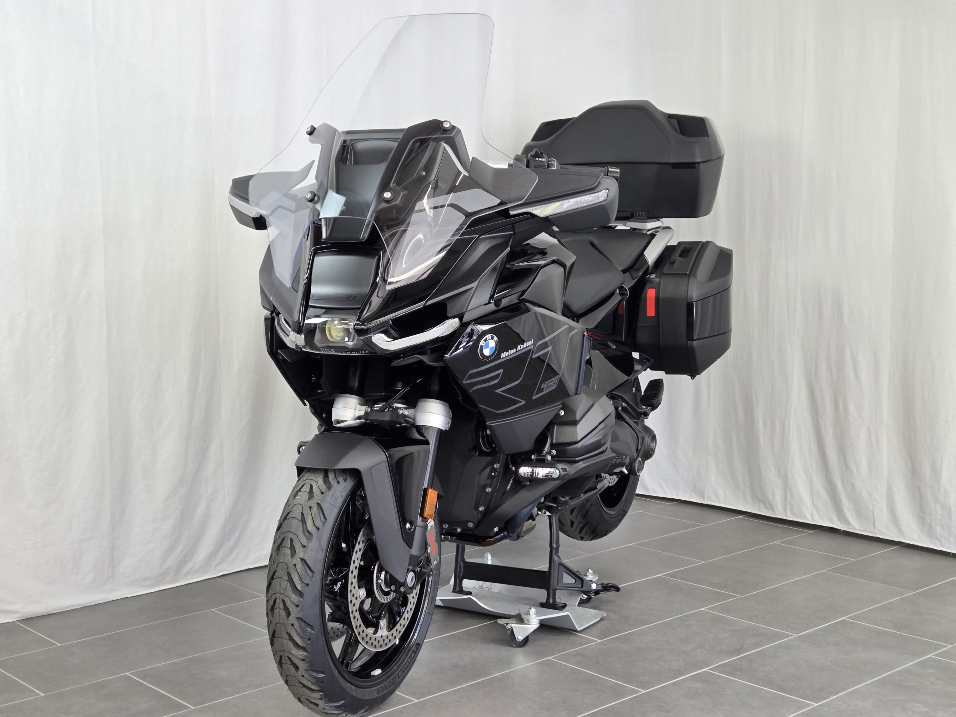 BMW R 1300 RT Triple Black Boxer Bonus CHF 1'500 für Verträge bis 30.09.26-showroom-element-2