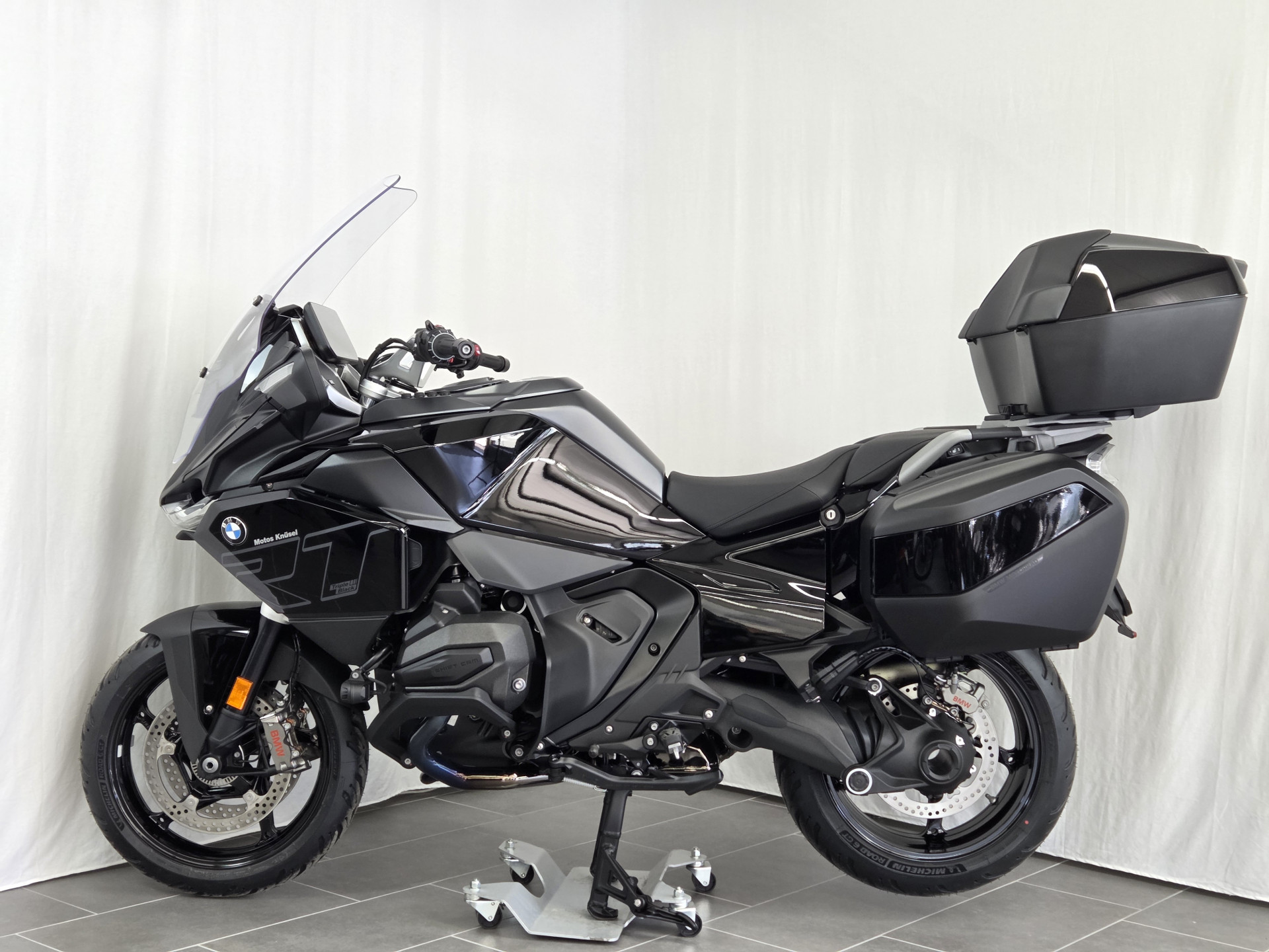 BMW R 1300 RT Triple Black Boxer Bonus CHF 1'500 für Verträge bis 30.09.26-showroom-element-3