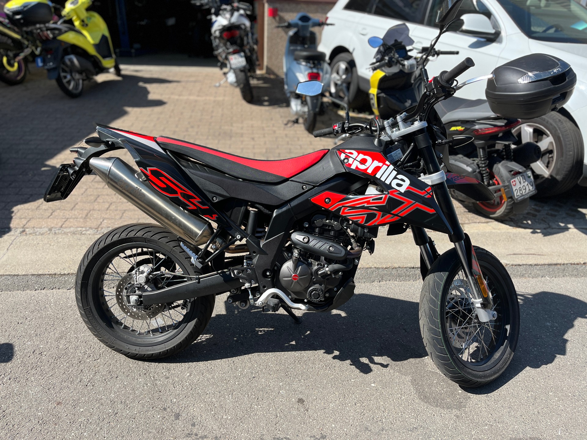 APRILIA SX 125-showroom-element-1