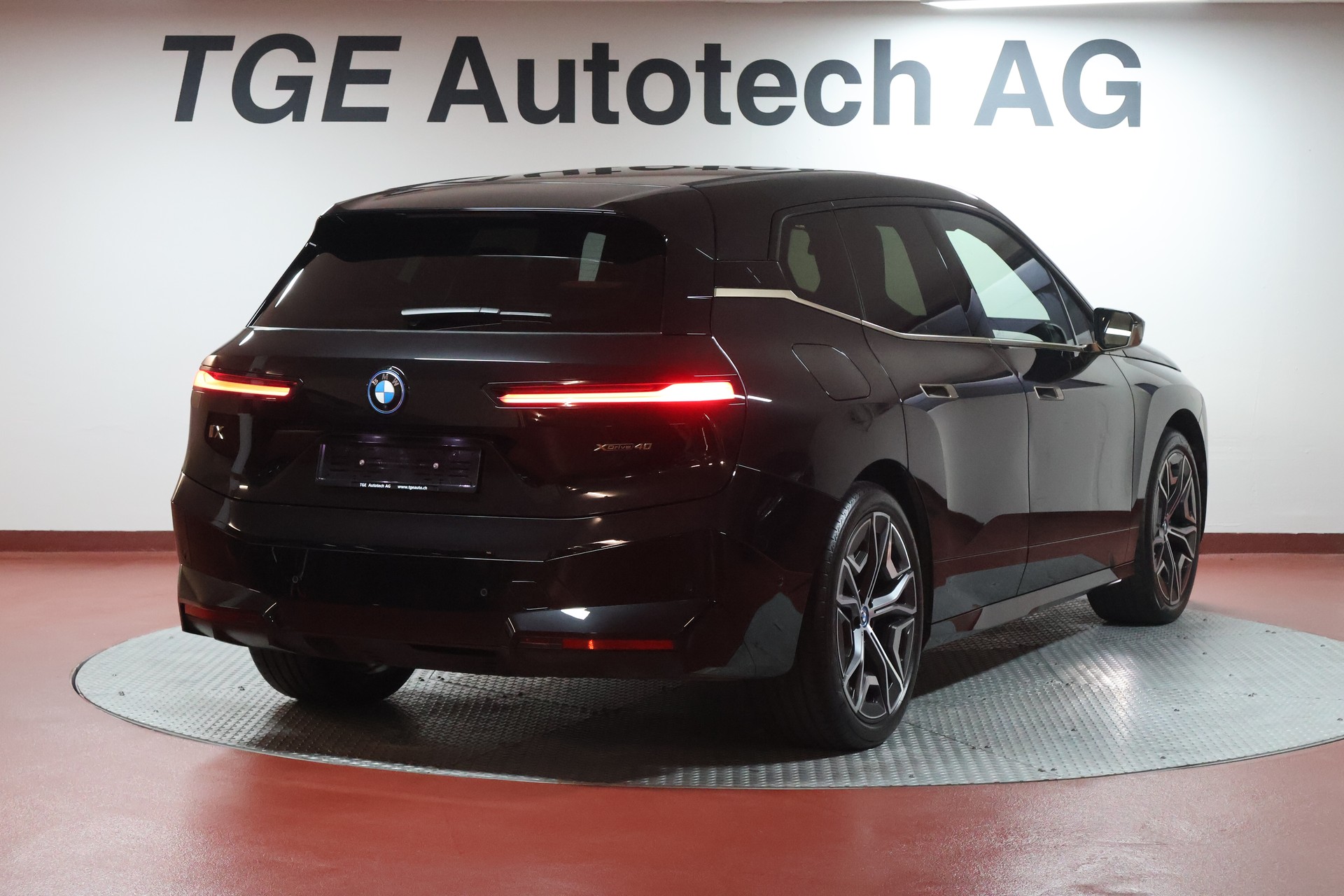 BMW iX xDrive40 Sportpaket-image-17