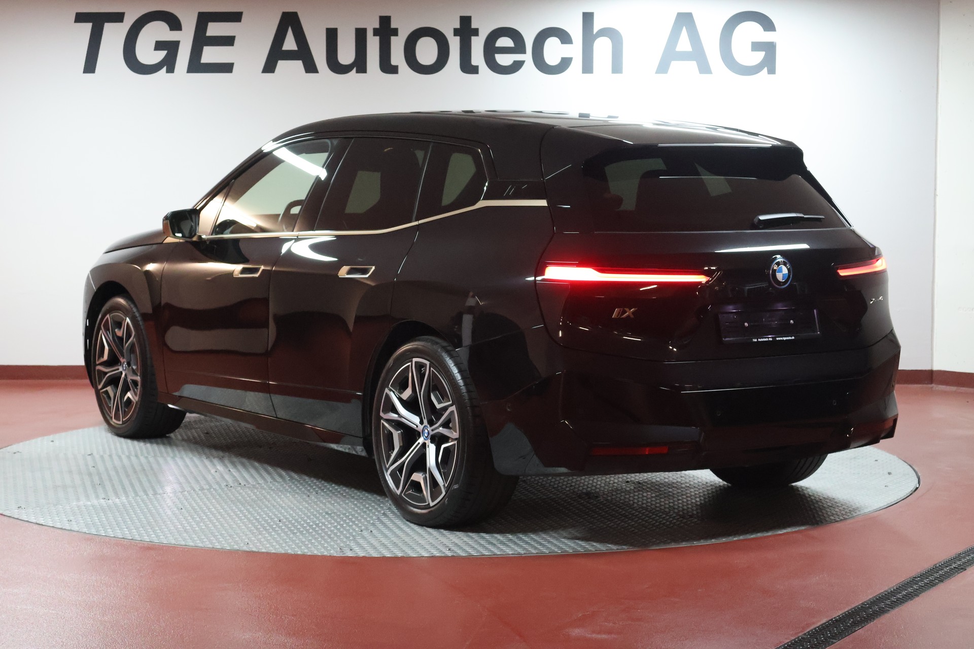 BMW iX xDrive40 Sportpaket-image-16