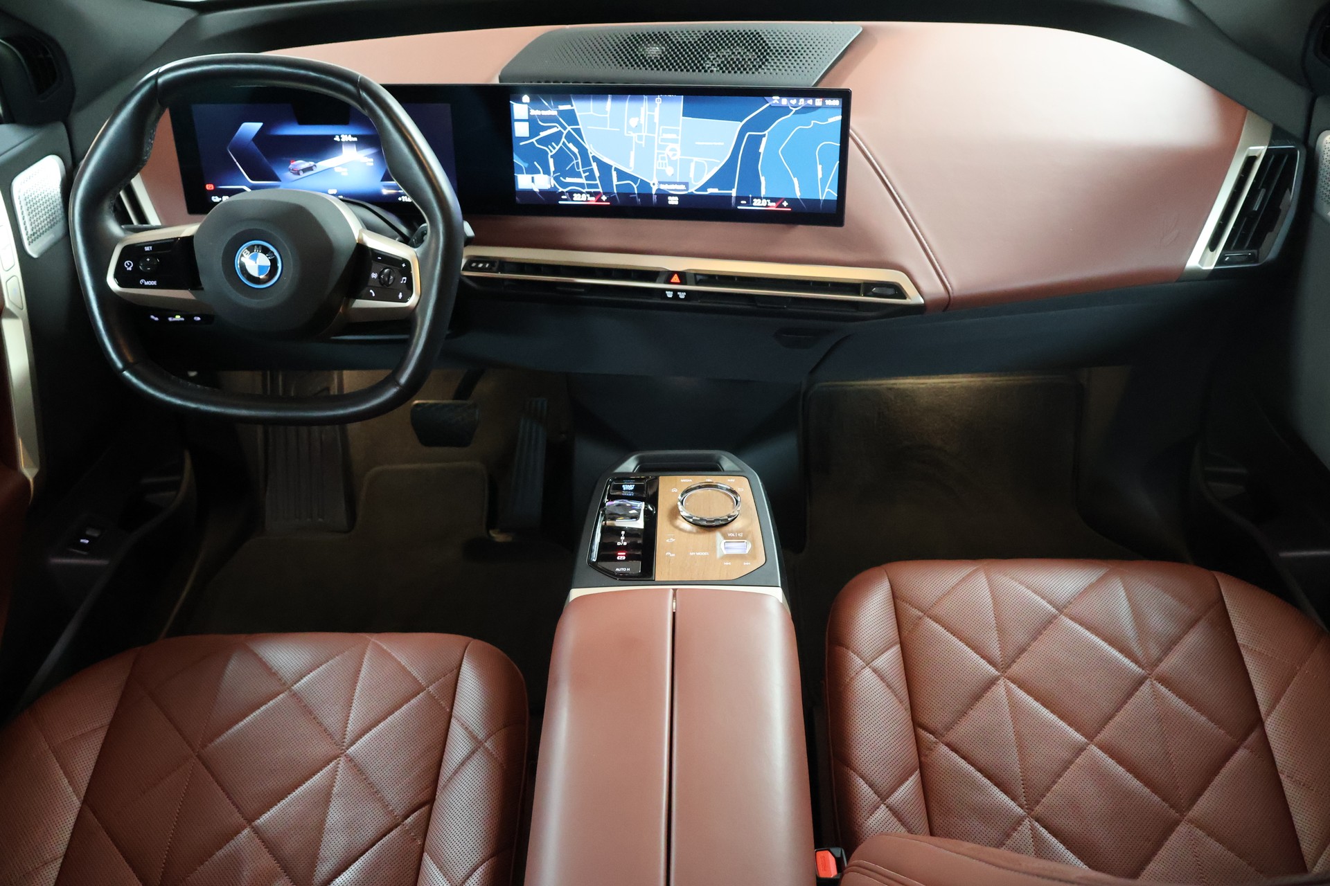 BMW iX xDrive40 Sportpaket-image-12
