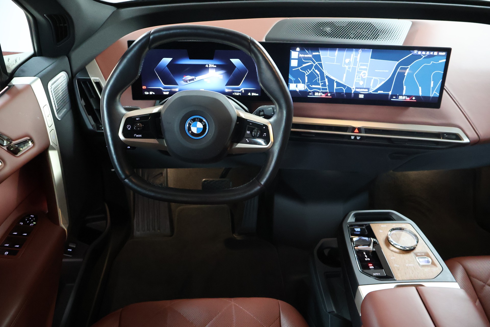 BMW iX xDrive40 Sportpaket-image-11