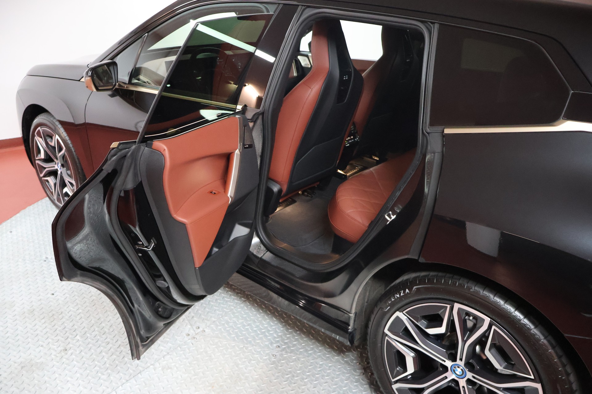BMW iX xDrive40 Sportpaket-image-8