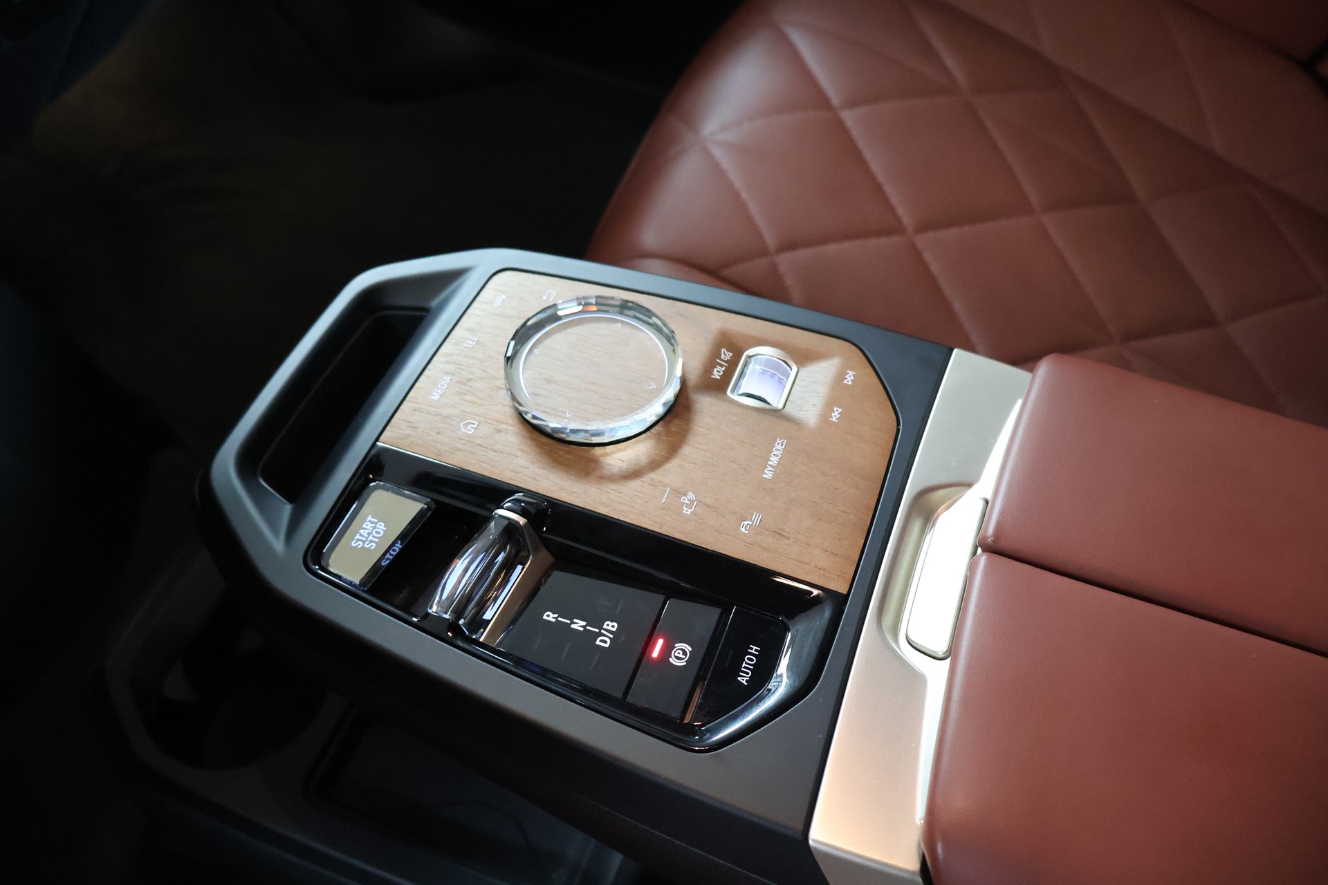BMW iX xDrive40 Sportpaket-image-7