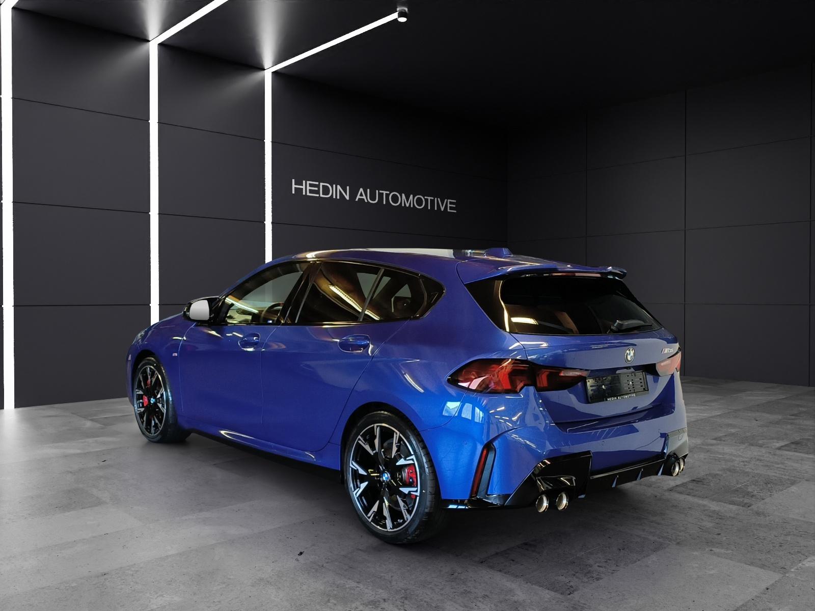 BMW M135i xDrive-showroom-element-2