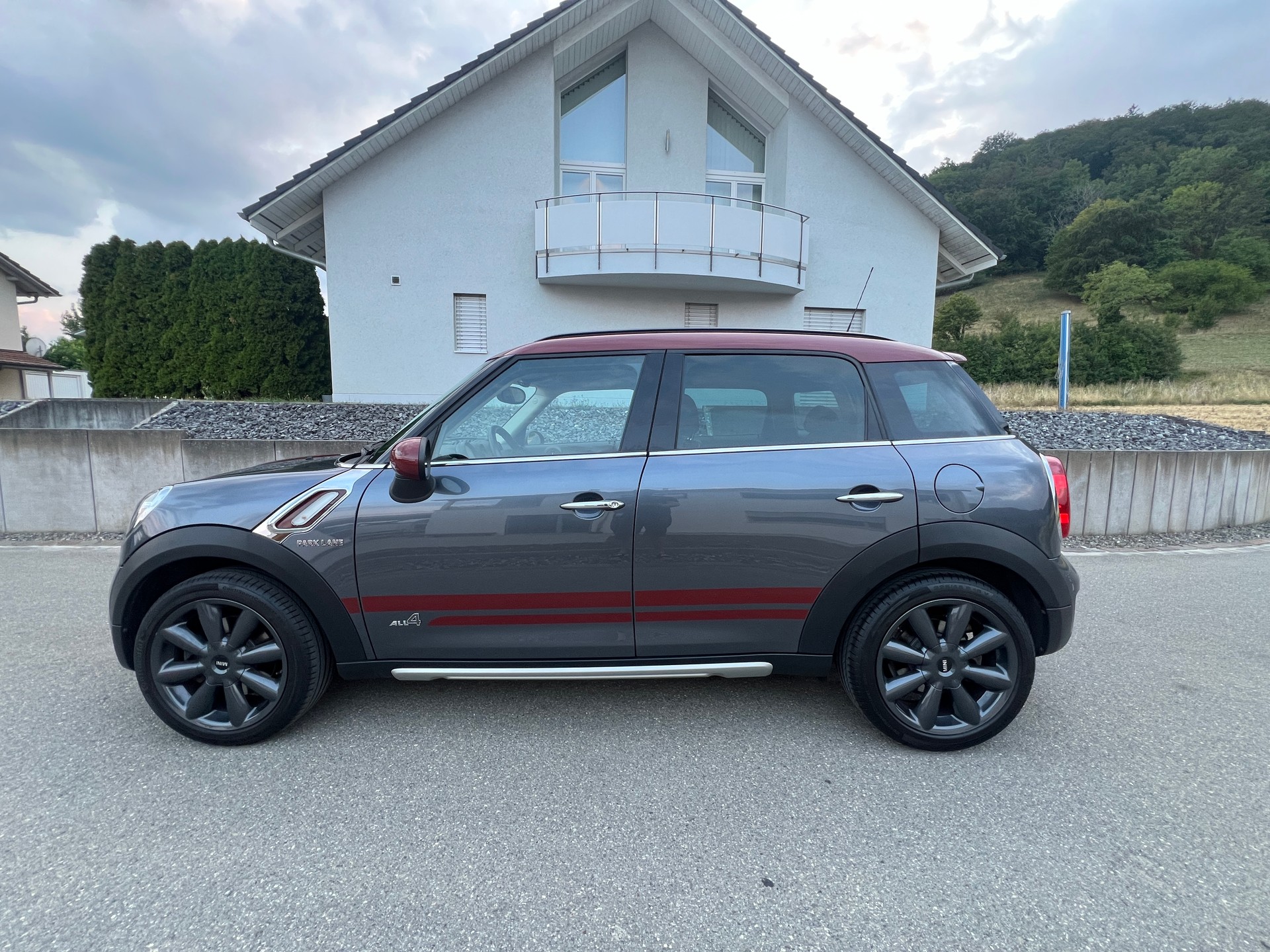 MINI Countryman Cooper S ALL4 Steptronic * Park Lane * LEDER *-image-0