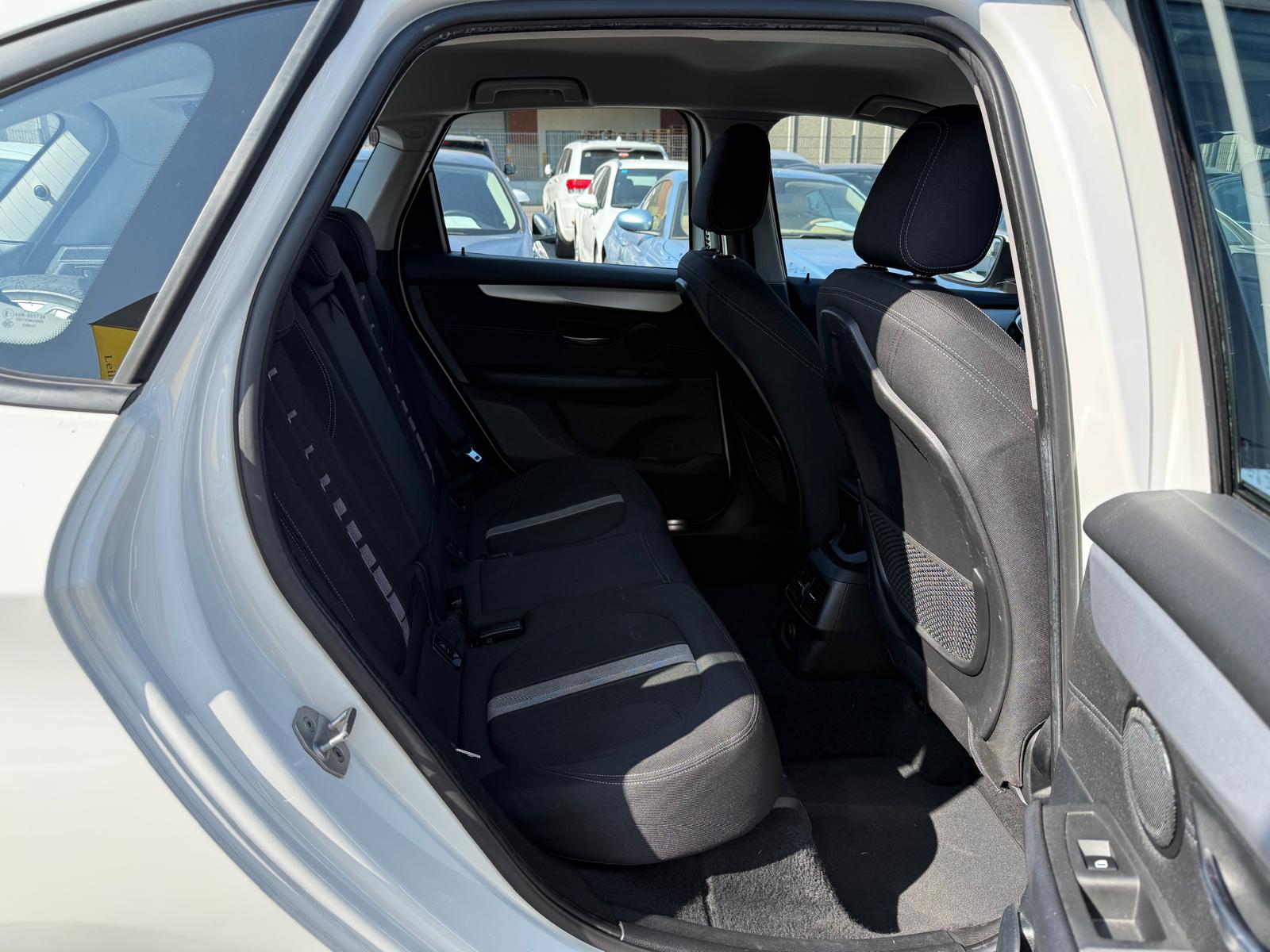 BMW 218d xDrive Active Tourer-image-11