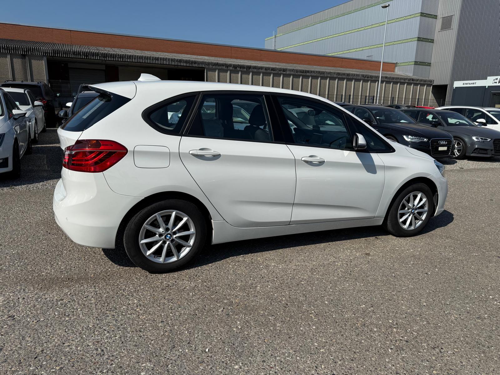 BMW 218d xDrive Active Tourer-image-7