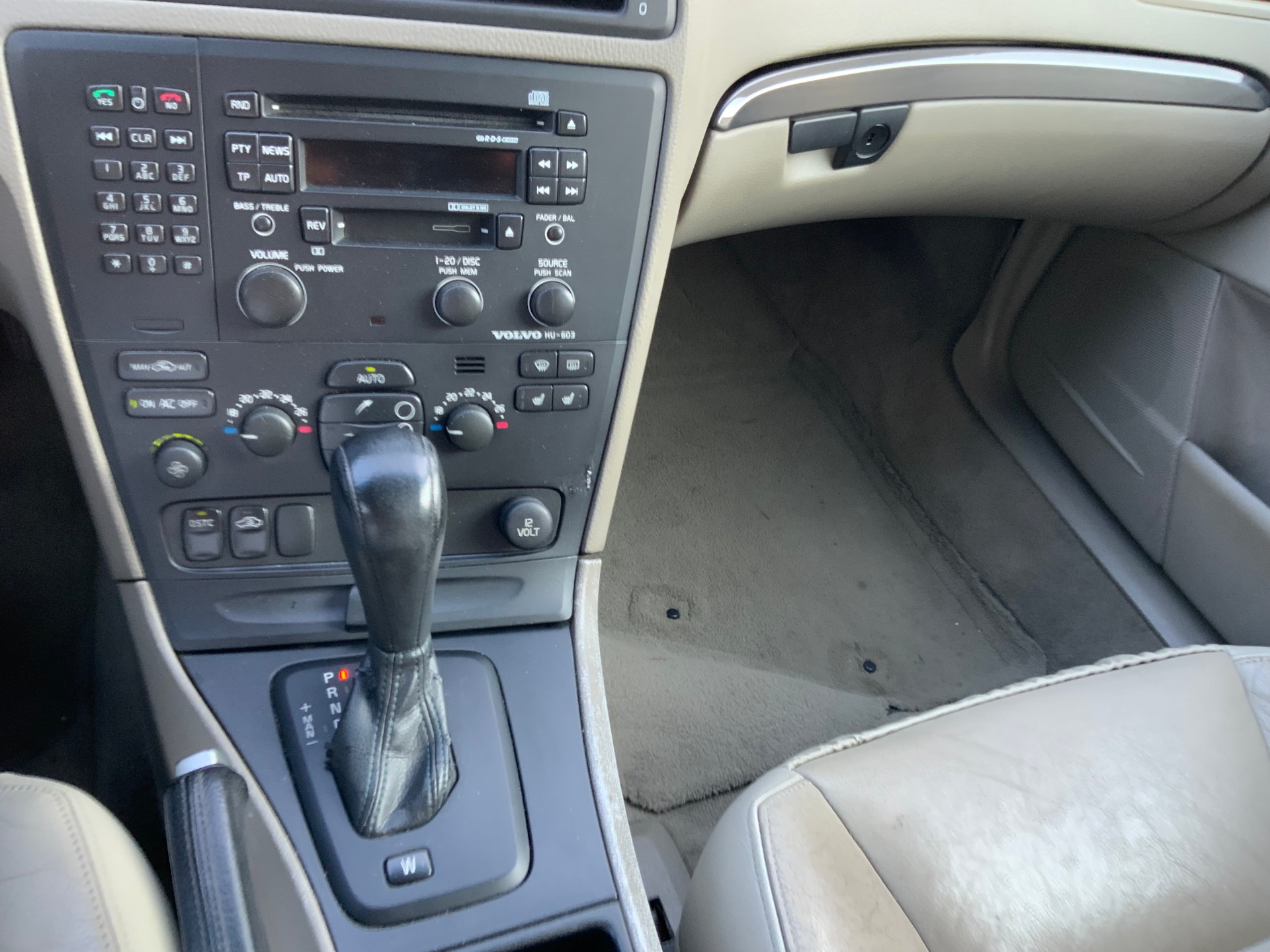 VOLVO Volvo V70 2.5 T AWD-image-10