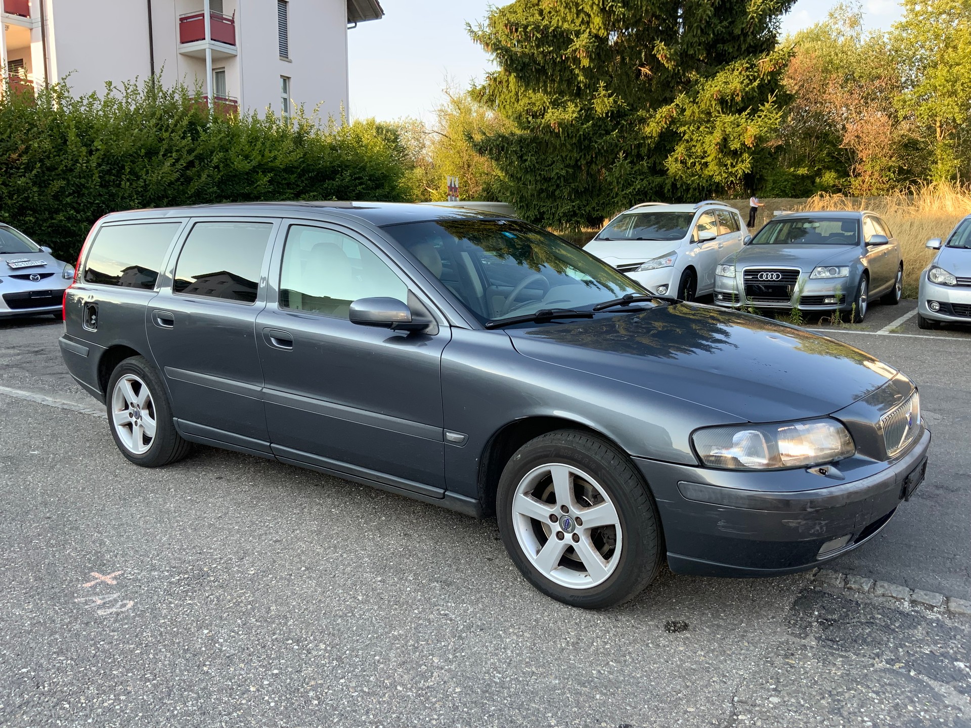 VOLVO Volvo V70 2.5 T AWD-image-2