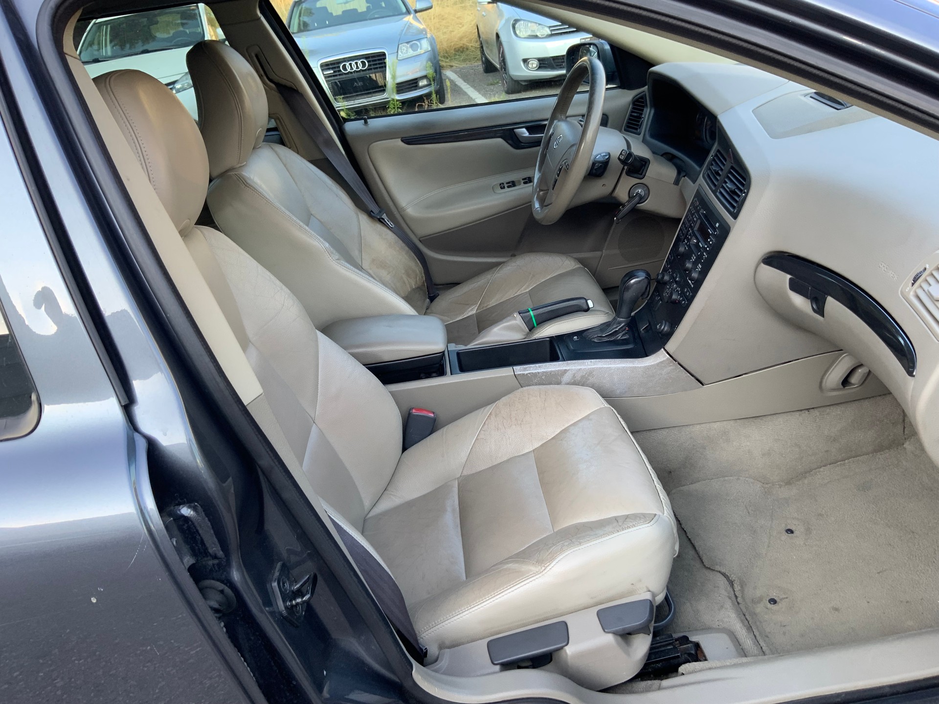 VOLVO Volvo V70 2.5 T AWD-image-12
