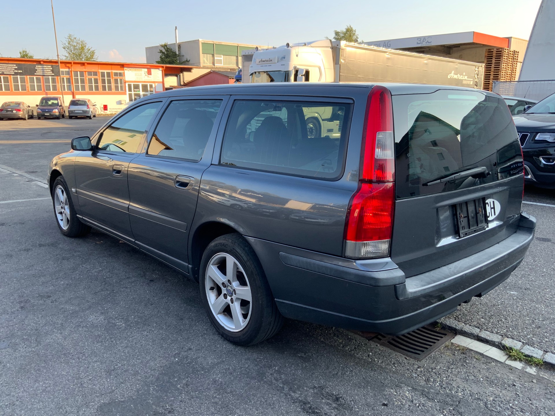 VOLVO Volvo V70 2.5 T AWD-image-4