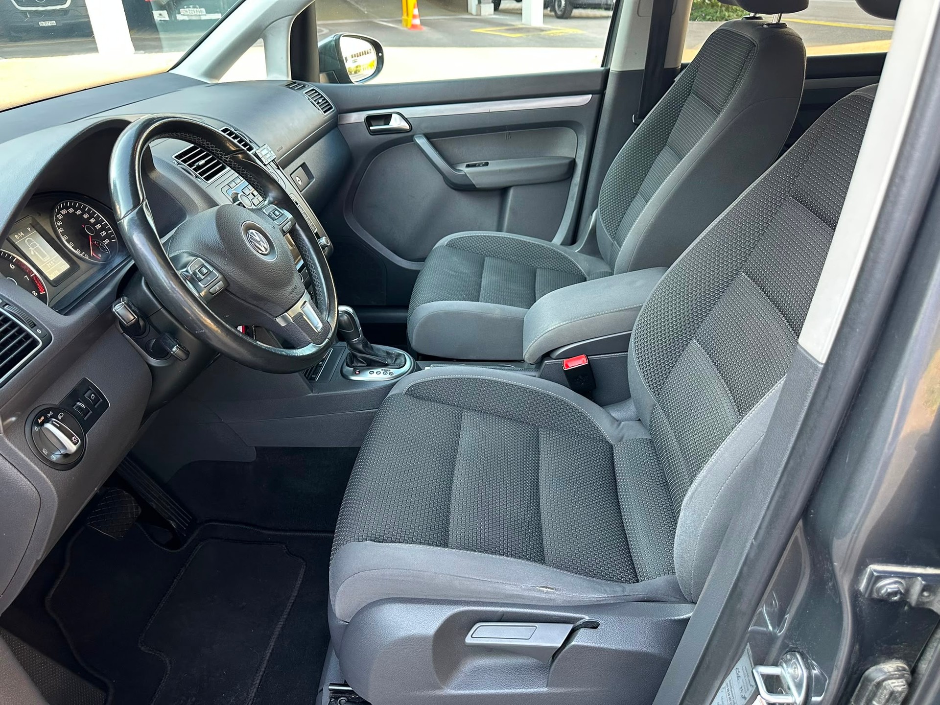 VW Touran 1.4 TSI EcoFuel Comfortline DSG-image-7