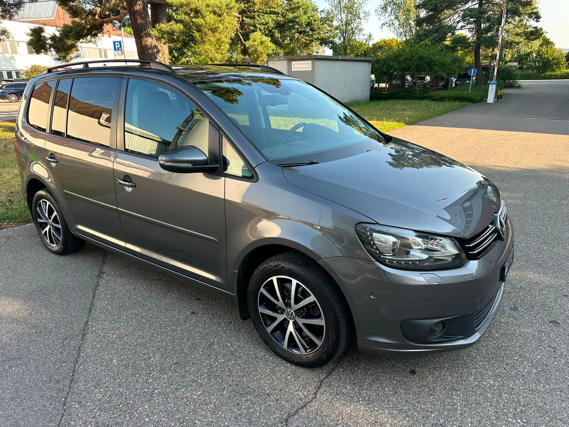 VW Touran 1.4 TSI EcoFuel Comfortline DSG-image-2