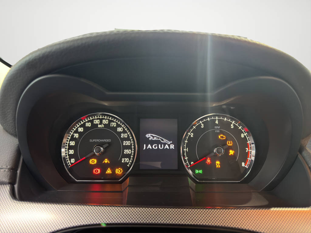JAGUAR XKR Convertible 5.0 V8 Supercharged-image-10