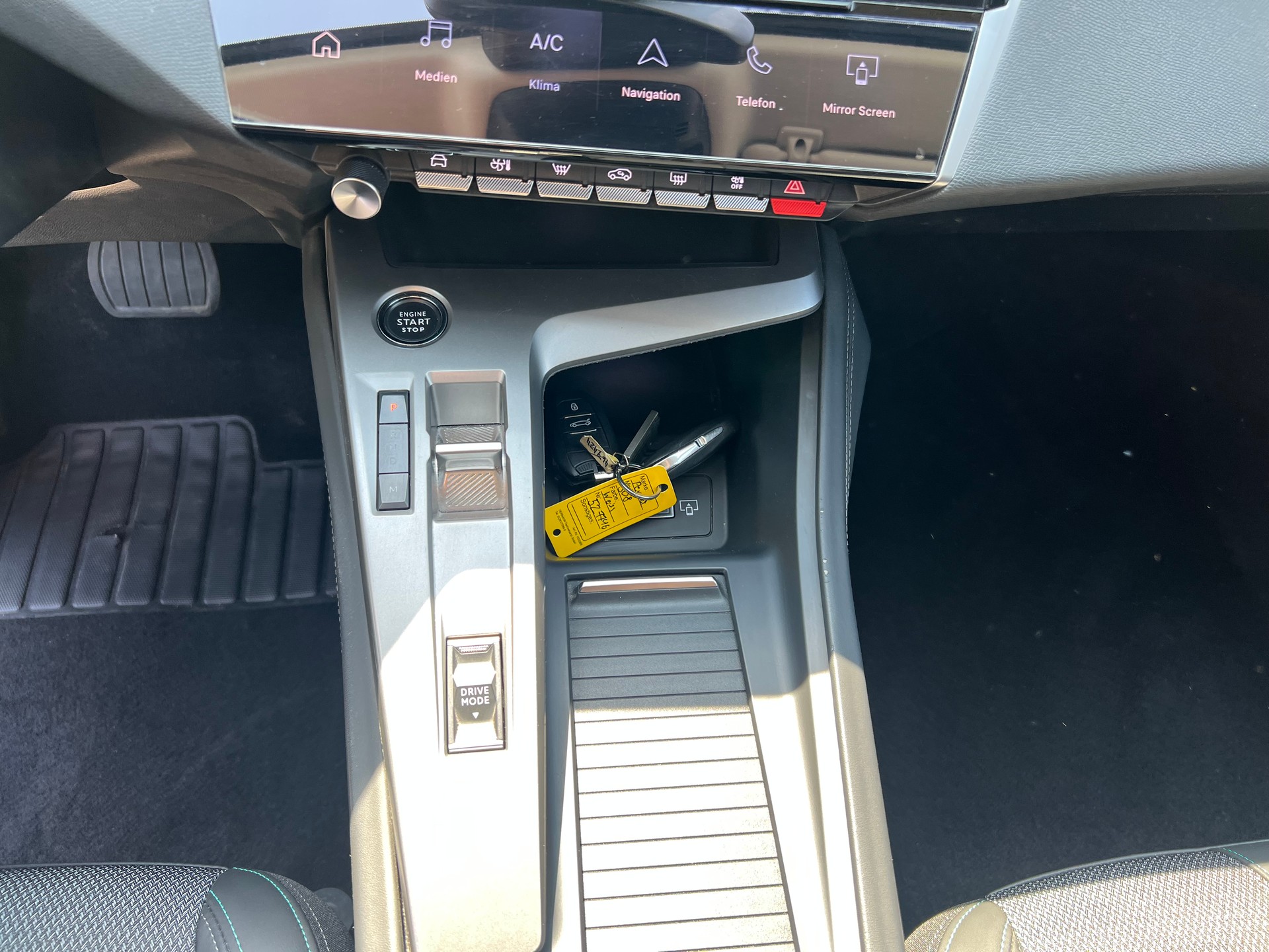 PEUGEOT 308 SW 1.5 BlueHDI Allure Pack EAT8-image-18