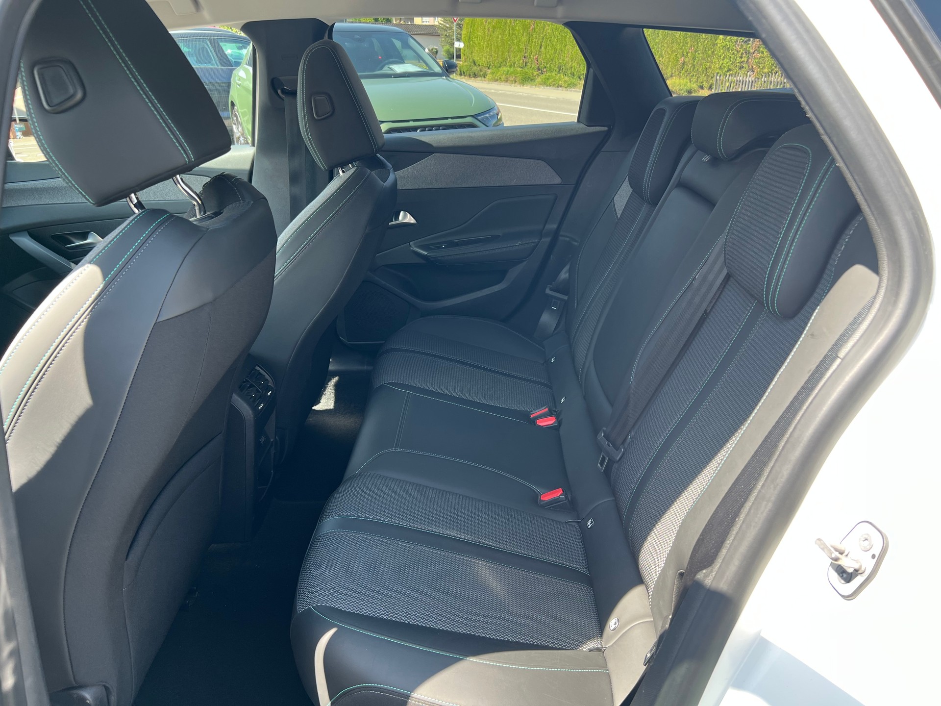 PEUGEOT 308 SW 1.5 BlueHDI Allure Pack EAT8-image-14