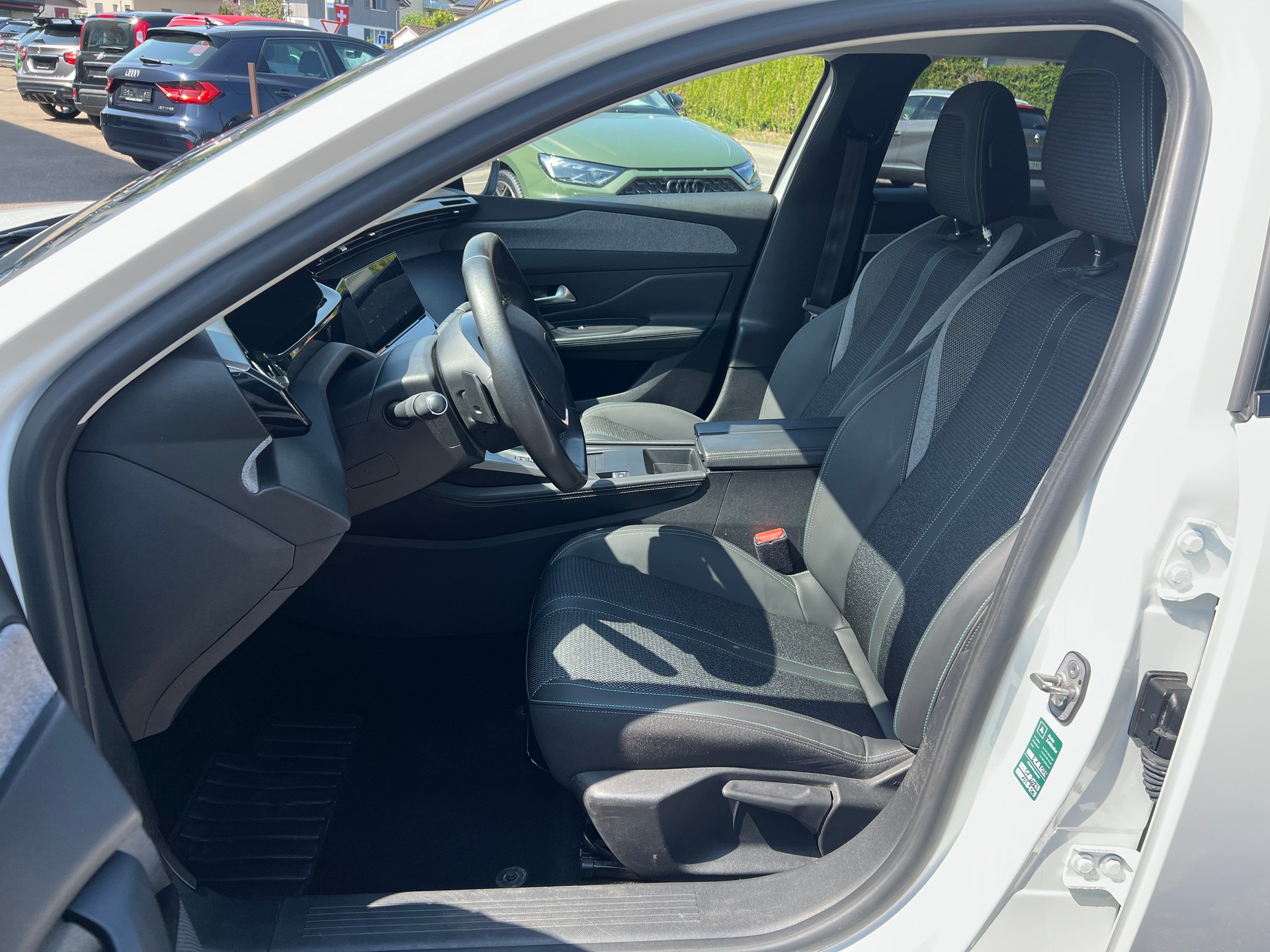 PEUGEOT 308 SW 1.5 BlueHDI Allure Pack EAT8-image-13