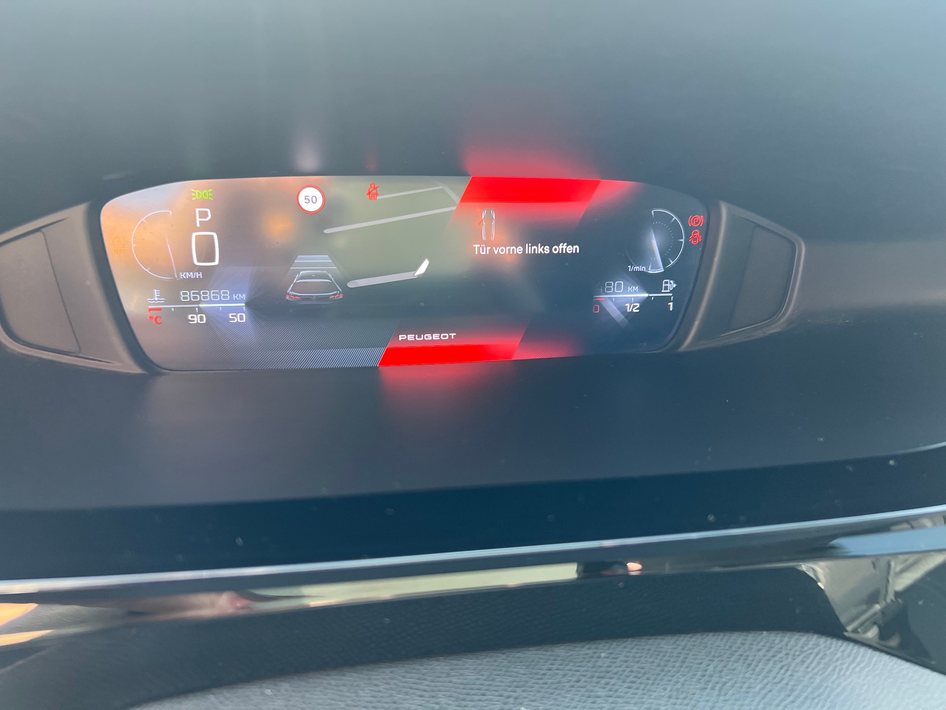 PEUGEOT 308 SW 1.5 BlueHDI Allure Pack EAT8-image-17
