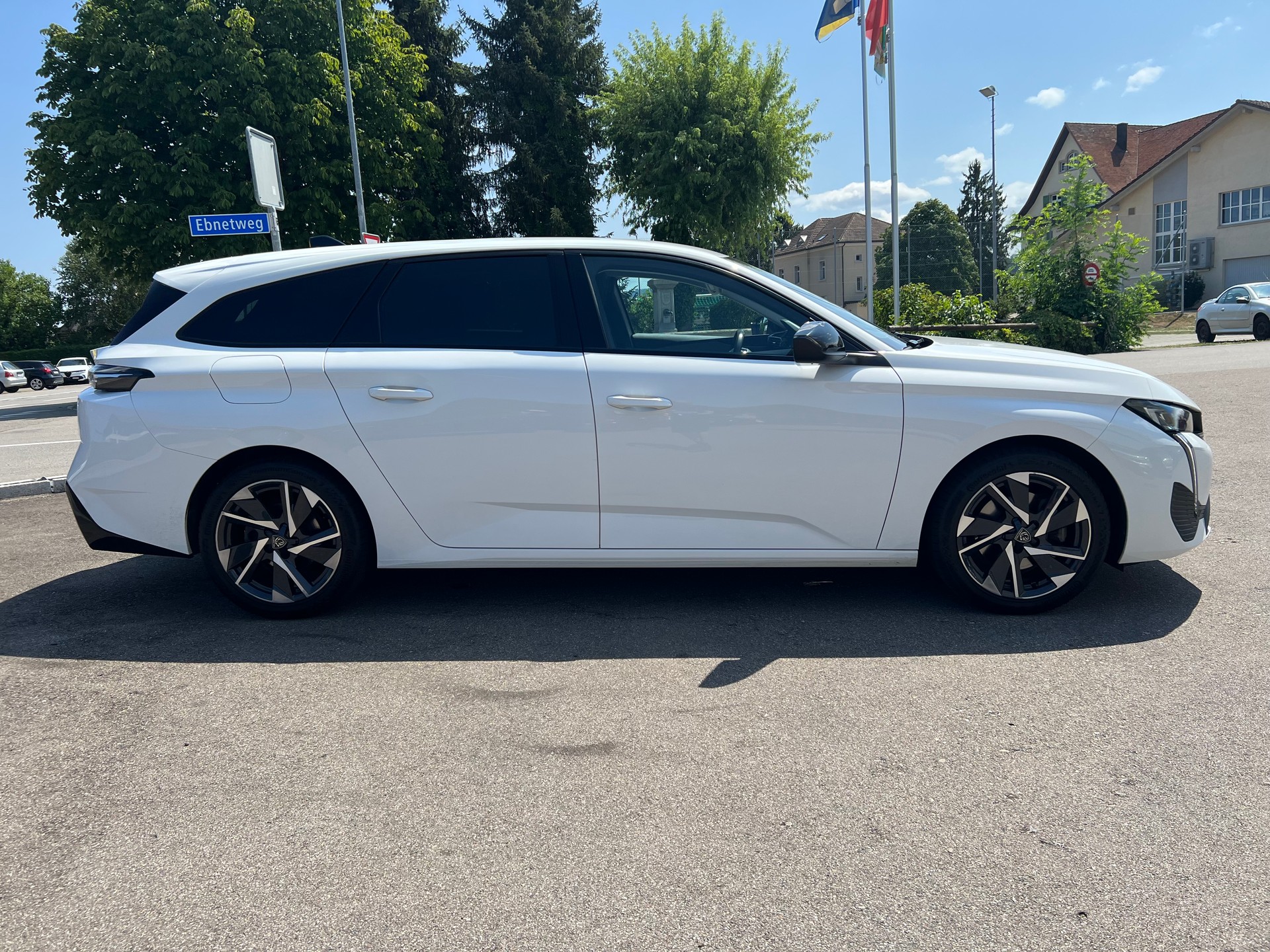 PEUGEOT 308 SW 1.5 BlueHDI Allure Pack EAT8-image-6