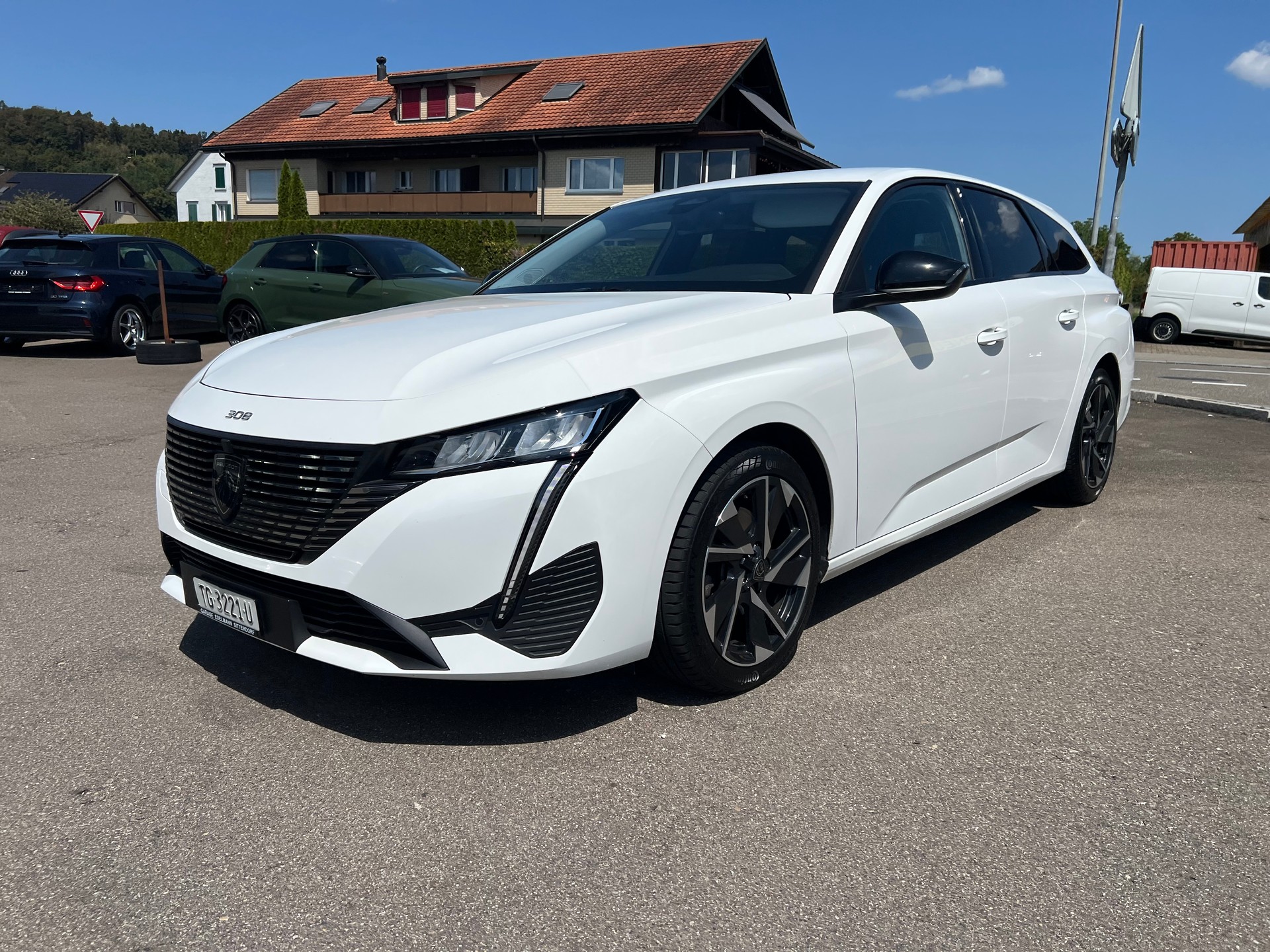 PEUGEOT 308 SW 1.5 BlueHDI Allure Pack EAT8-image-1