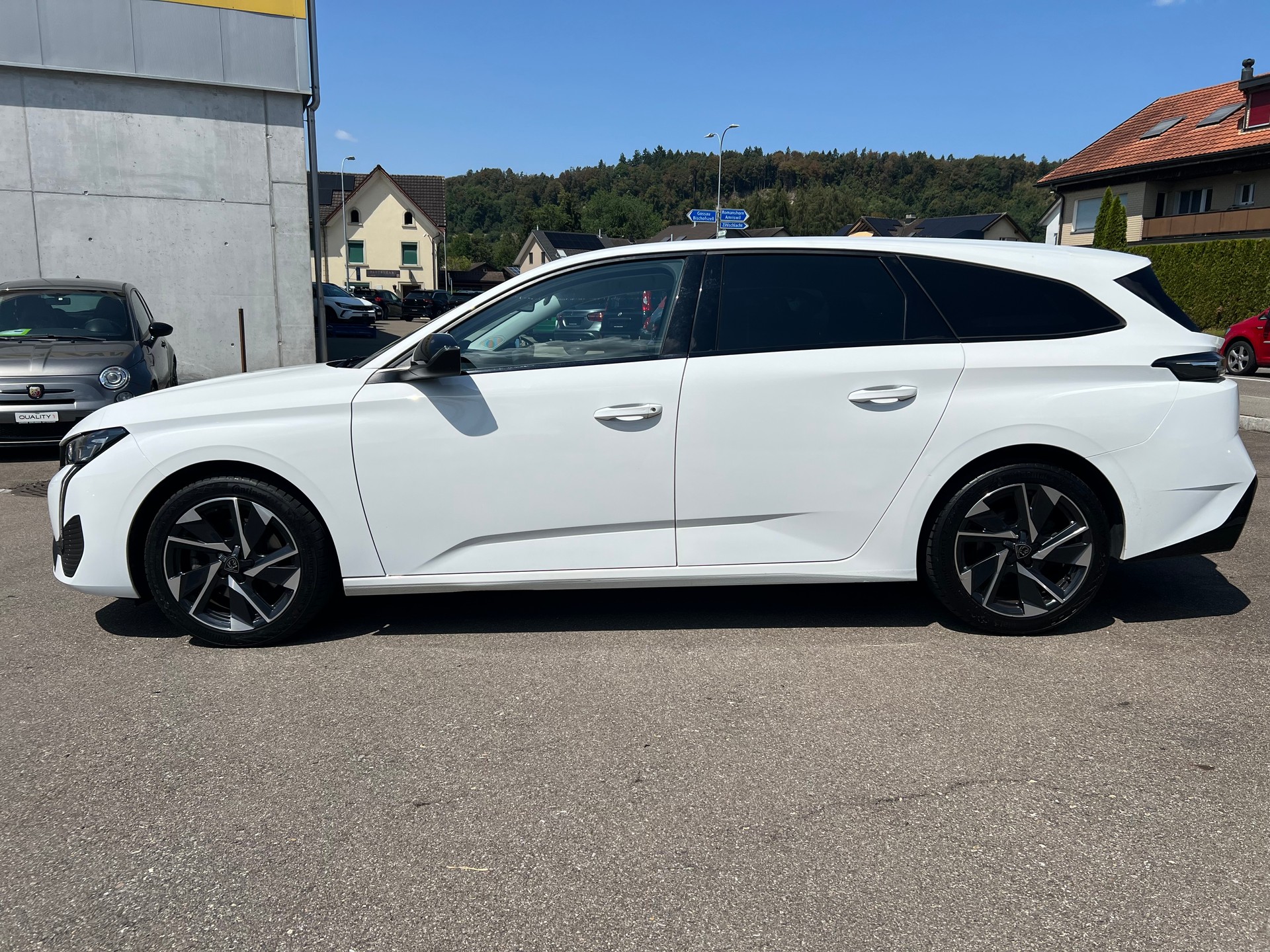 PEUGEOT 308 SW 1.5 BlueHDI Allure Pack EAT8-image-11