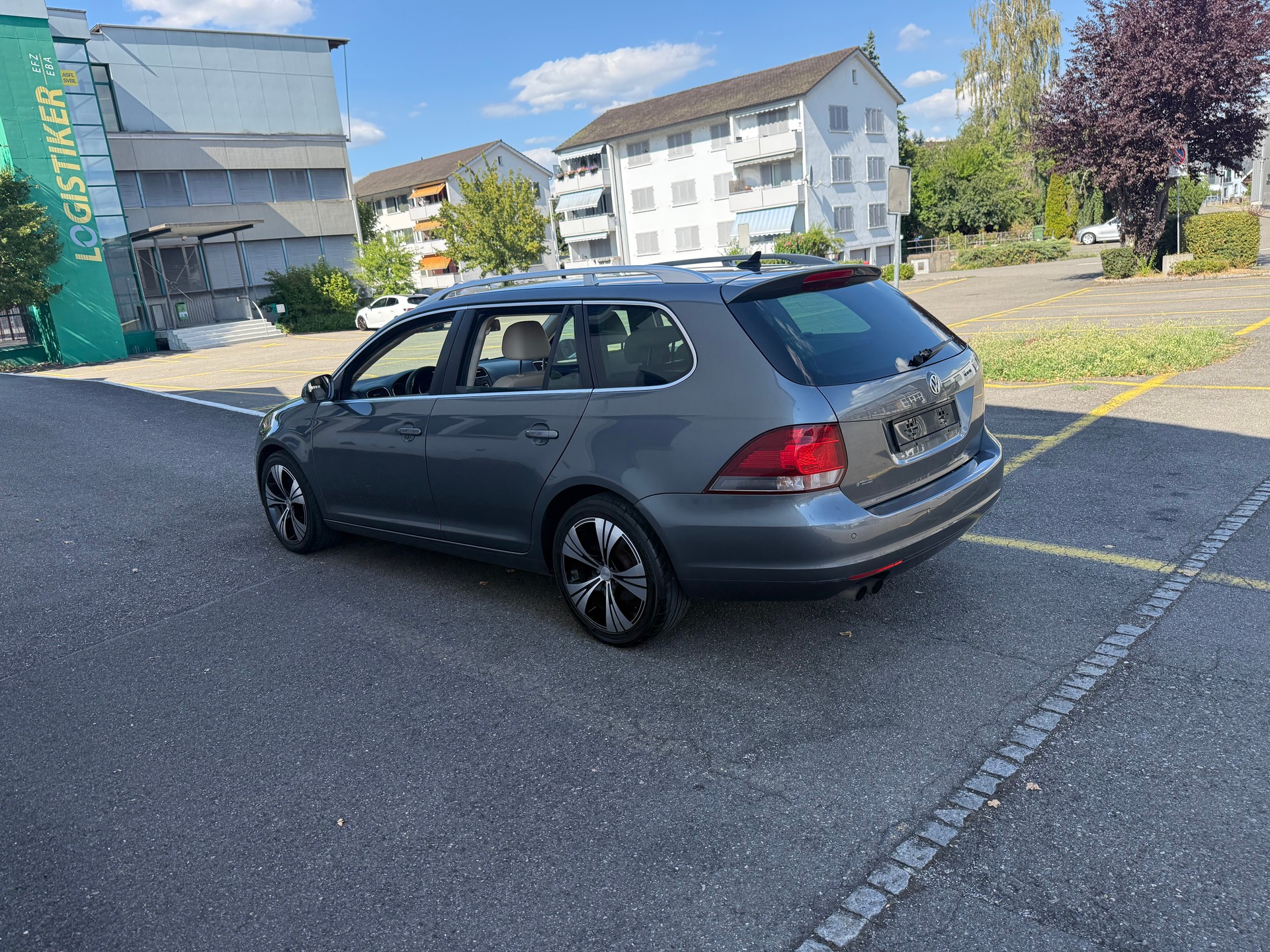 VW Golf Variant 1.4 TSI Comfortline DSG-image-5