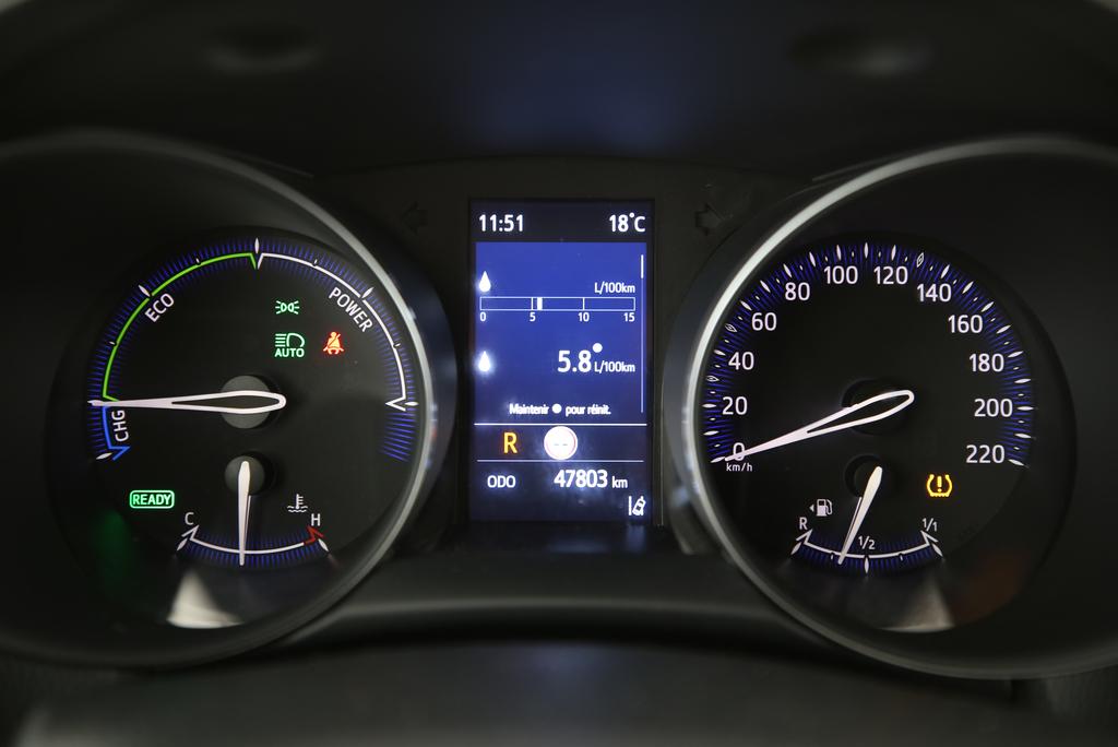TOYOTA C-HR 2.0 VVTi HSD Trend-image-14
