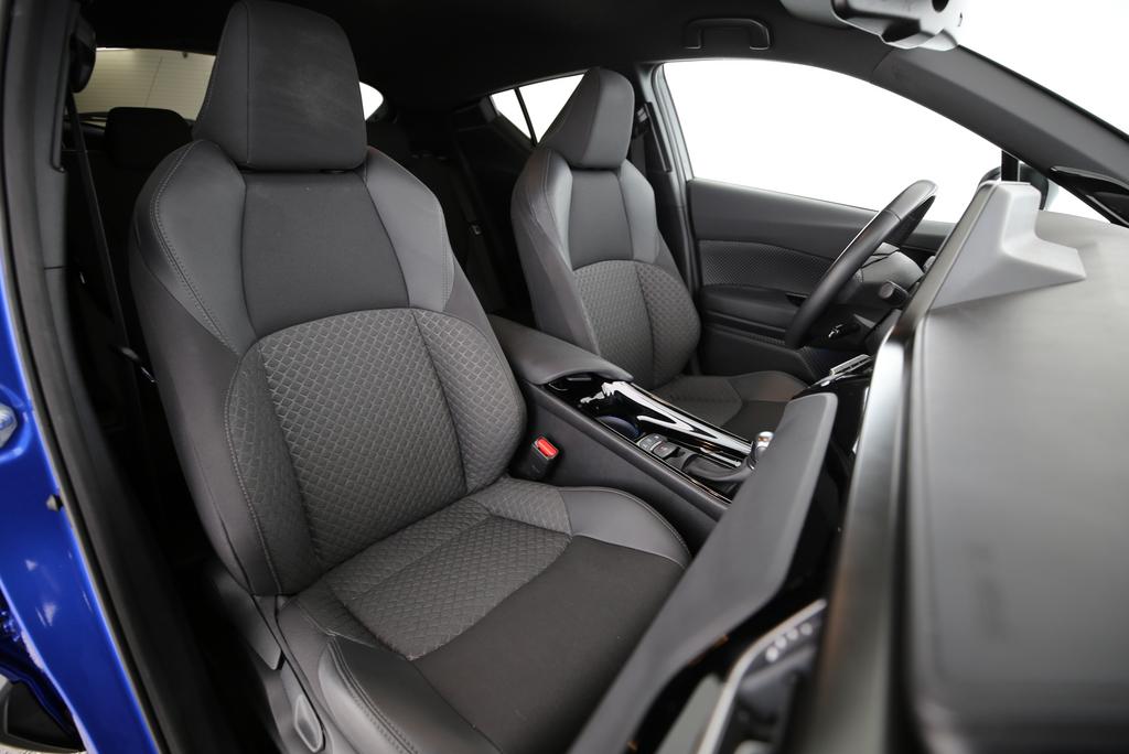 TOYOTA C-HR 2.0 VVTi HSD Trend-image-10