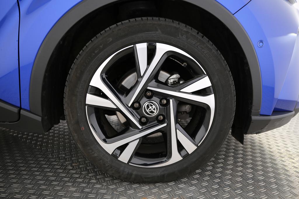 TOYOTA C-HR 2.0 VVTi HSD Trend-image-11