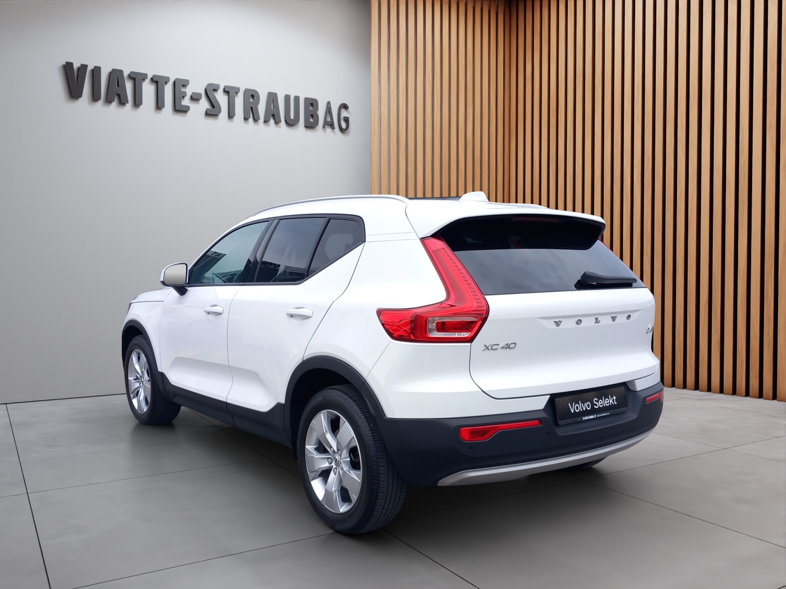 VOLVO XC40 2.0 D4 Momentum AWD-image-2