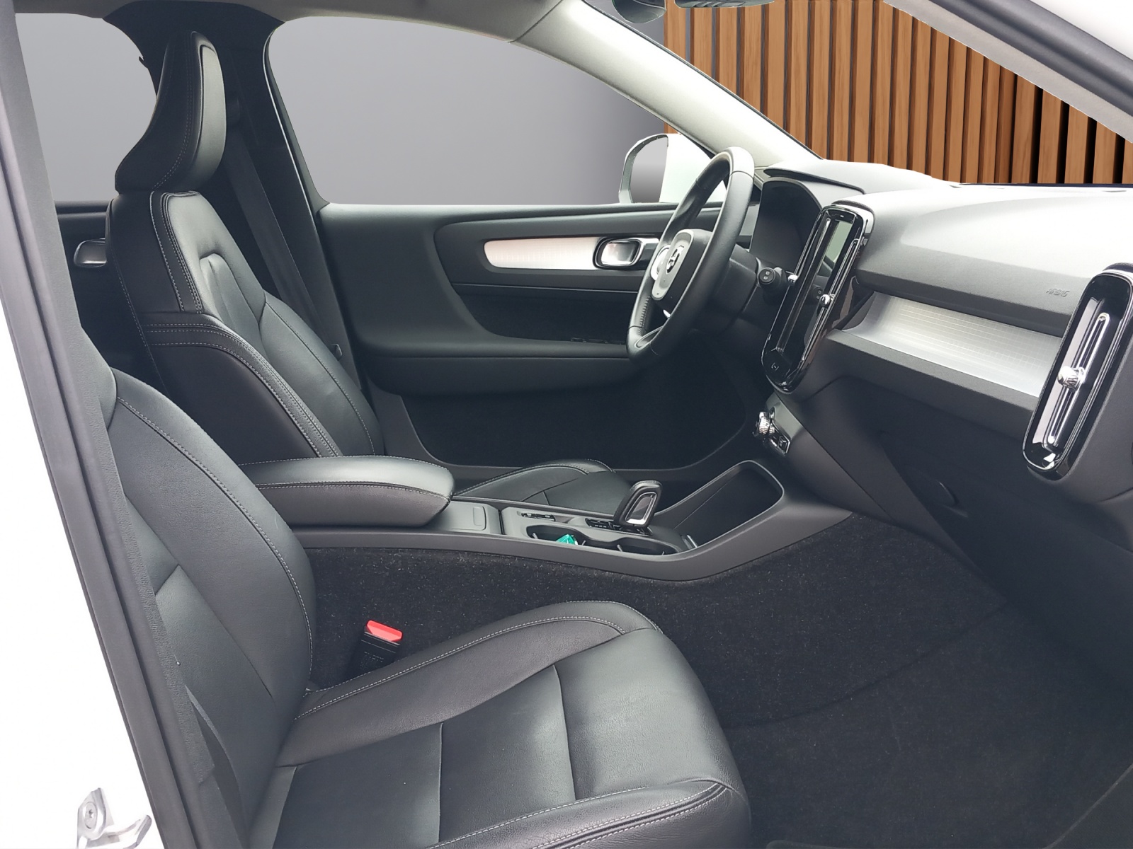 VOLVO XC40 2.0 D4 Momentum AWD-image-15