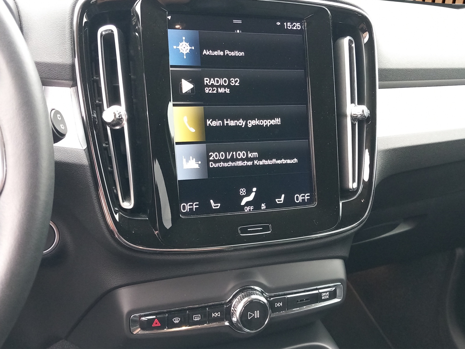 VOLVO XC40 2.0 D4 Momentum AWD-image-19