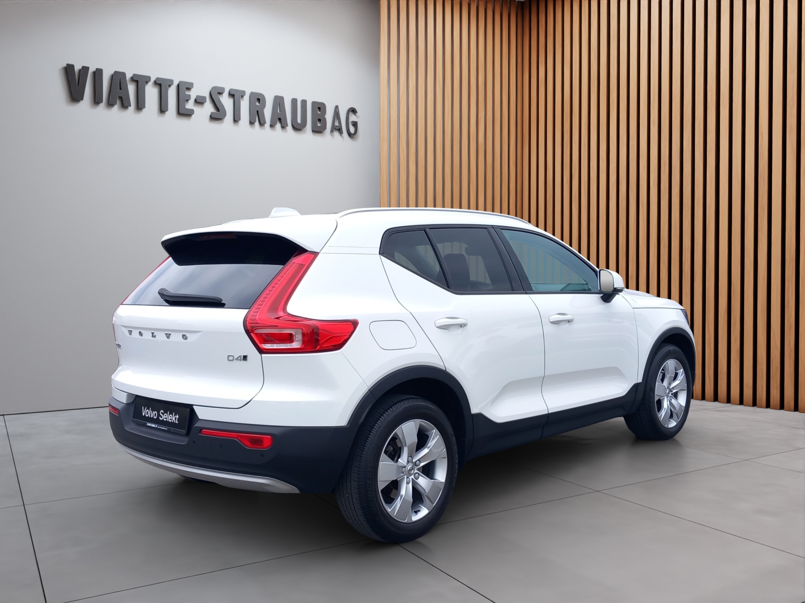 VOLVO XC40 2.0 D4 Momentum AWD-image-4