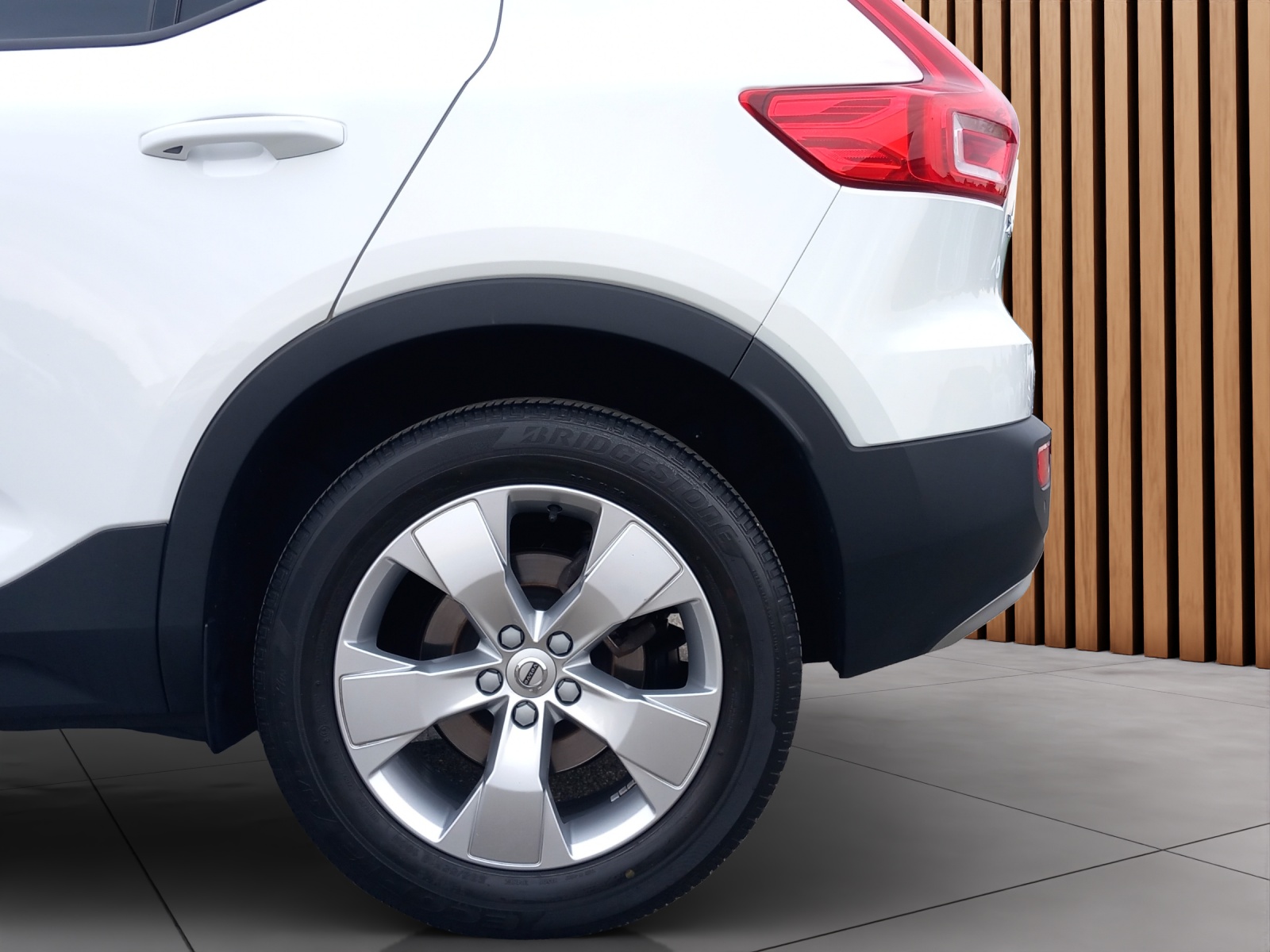 VOLVO XC40 2.0 D4 Momentum AWD-image-9