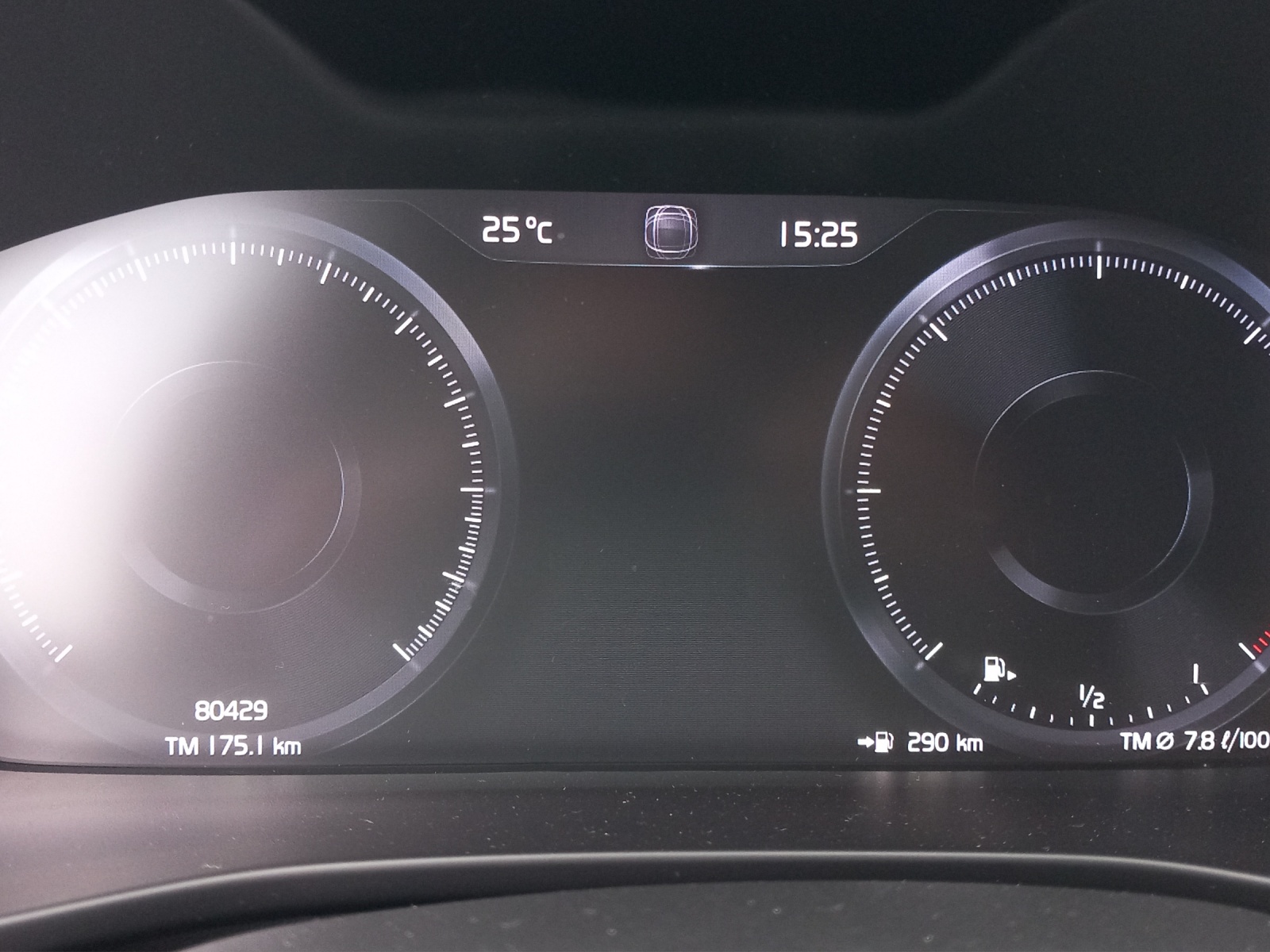 VOLVO XC40 2.0 D4 Momentum AWD-image-20