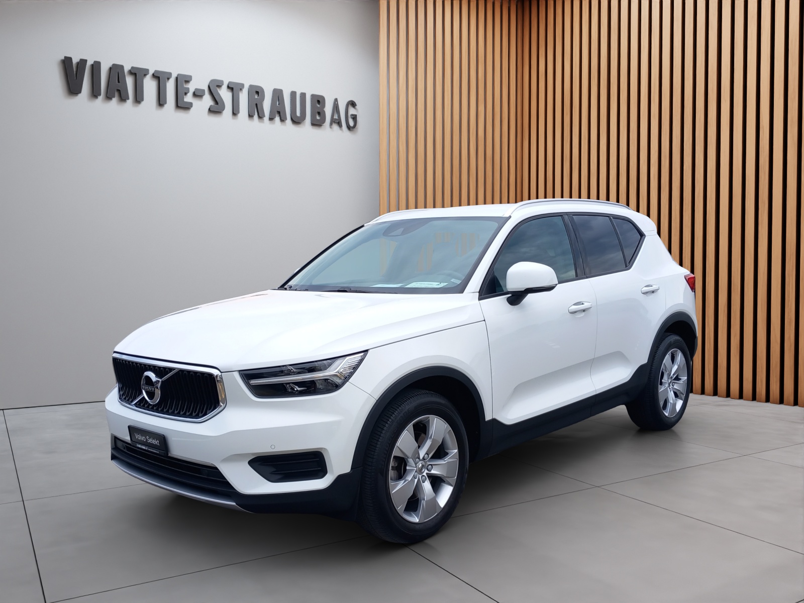 VOLVO XC40 2.0 D4 Momentum AWD-image-0